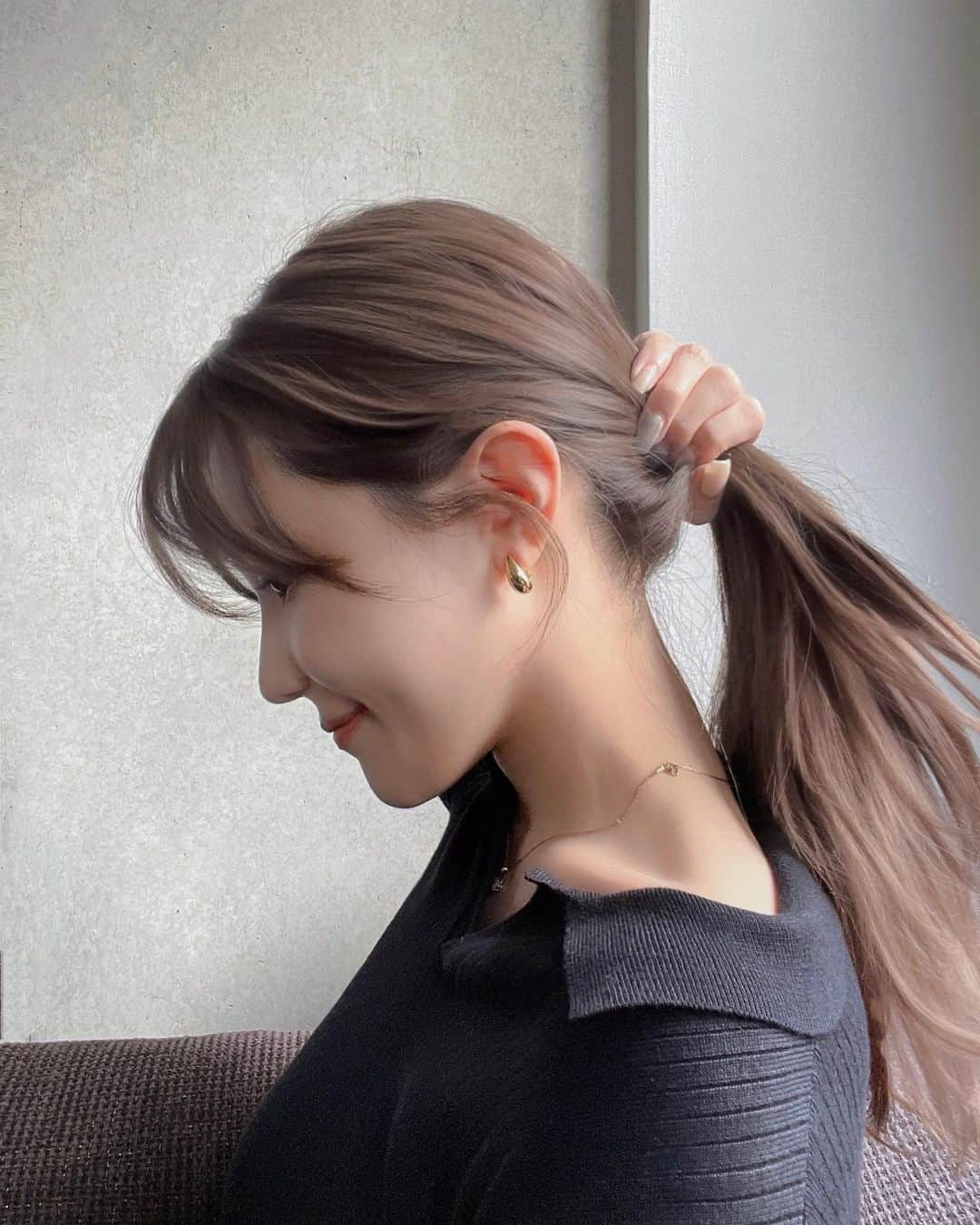 相楽優佳さんのインスタグラム写真 - (相楽優佳Instagram)「earring .. 最近はゴールドアクセにハマってます  @cene_316l  金属アレルギー対応仕様で全く痒くないの😳 フォルムが可愛いくてお気に入り ♡ ⁡ もう9月🍂早いなぁ 頑張ってこ~！笑 _____ #cene #セネ #イヤリング #ゴールドアクセサリー #ゴールドイヤリング #金属アレルギー #金属アレルギー対応ピアス #金属アレルギー対応 #グレージュ #グレージュカラー #透明感カラー#ブリーチなしカラー #かきあげ前髪 #2way前髪 #前髪なし #センター分け #2wayバング#ウザバング #シースルーバング #韓国ヘア #韓国スタイル」9月1日 18時46分 - yuka_sagara