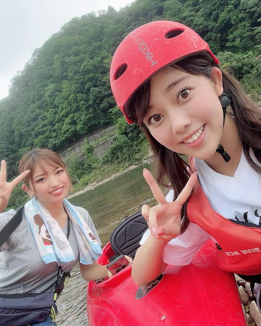 八幡美咲さんのインスタグラム写真 - (八幡美咲Instagram)「優雅に #カヌー 🛶  明日の5up!「ググッと。瀬戸内」 テーマは【残暑を乗り切る】  ということで #三次市 #江の川 へ。(◦ˉ ˘ ˉ◦)  カヌーのあとは、 大自然の滑り台にも挑戦しました。  見てるときは 「あ、余裕だ〜。 子どもたちも楽しそうだし、スピードも思ったよりゆっくり」 と思っていたら  やってみると全然違いました！！ もうこわすぎました。。 撮影場所にいた小学生に応援されながら なんとか滑れました。  #大自然の滑り台 迫力満点！！ 久しぶりに童心に返りました☺️🫶🏻🌸  広島では5up! 中四国地方では、テレビ朝日系列の 夕方の情報番組で放送されます☺️🌸  PS 可愛いしっかり者の カメラアシスタント久保ちゃんと🥰🫶🏻 こんな可愛い顔して いつも気遣いも笑顔も100点満点の 頑張りやさんの久保ちゃんです〜♡ この日も撮影一緒で とても楽しかったです☺️💓💓  #夏 #夏アクティビティ」9月1日 18時54分 - misa_tabi0123