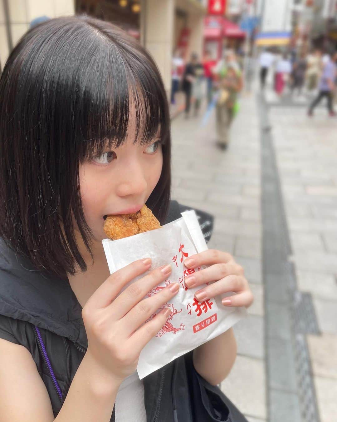 田畑志真さんのインスタグラム写真 - (田畑志真Instagram)「9月になりましたね‪‪☺︎‬ 夏休み終わって学校が始まりました！  夏休みの思い出の写真📸  小籠包の写真撮り忘れたんですけど、美味しすぎて最初と最後に食べちゃいました😋💕  #横浜#中華街 #食べ歩き」9月1日 21時20分 - shiima1224