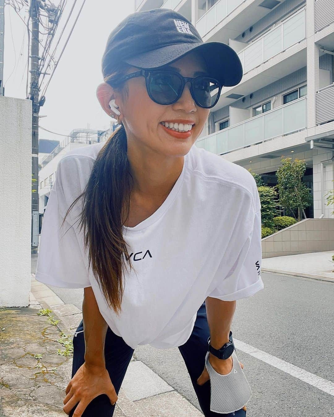 坪井ミサトさんのインスタグラム写真 - (坪井ミサトInstagram)「久々の街ラン🏃‍♀️ 汗だく。笑笑  朝パーソナルからの 渋谷〜新宿まで走った日🏃‍♀️  街ランは飽きずに走れるのでスキ❤️‍🔥  膝の痛みもほぼ治りかけ！ ってエンジン全開にしすぎないよに ボチボチいきます🫡  とりあえず 次のマラソン大会は決まったので 徐々に距離を伸ばそう👍  #マラソン #run #running #runner #sport #rvca #newera #mizuno #gym #fitness #fitnesslife #fitnessgirl」9月1日 21時22分 - misato1030