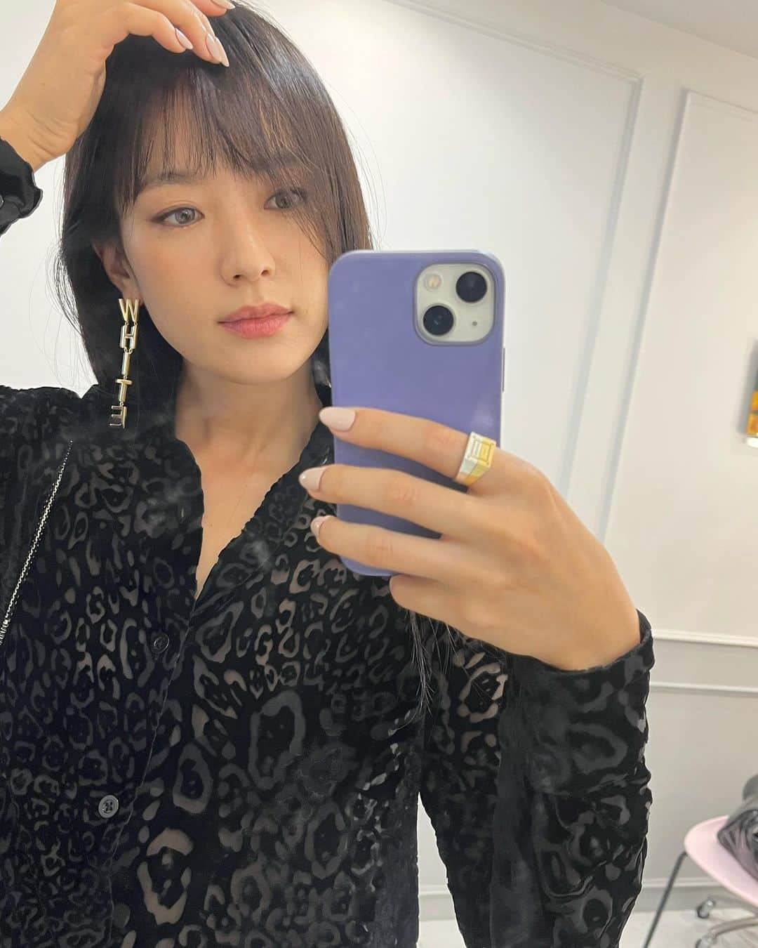 ハン・ヒョジュさんのインスタグラム写真 - (ハン・ヒョジュInstagram)「Selfie 🤳🖤」9月1日 23時01分 - hanhyojoo222