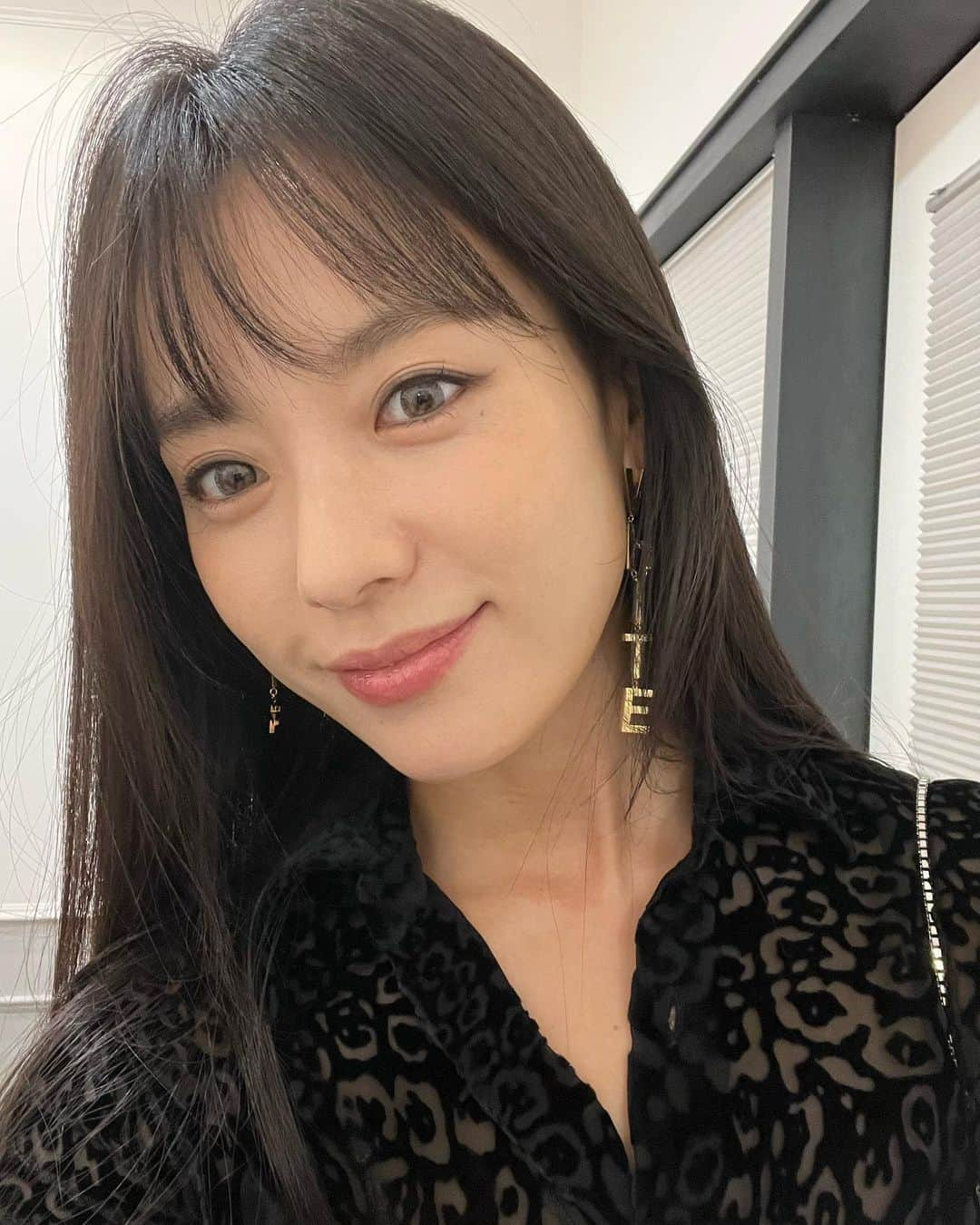 ハン・ヒョジュさんのインスタグラム写真 - (ハン・ヒョジュInstagram)「Selfie 🤳🖤」9月1日 23時01分 - hanhyojoo222