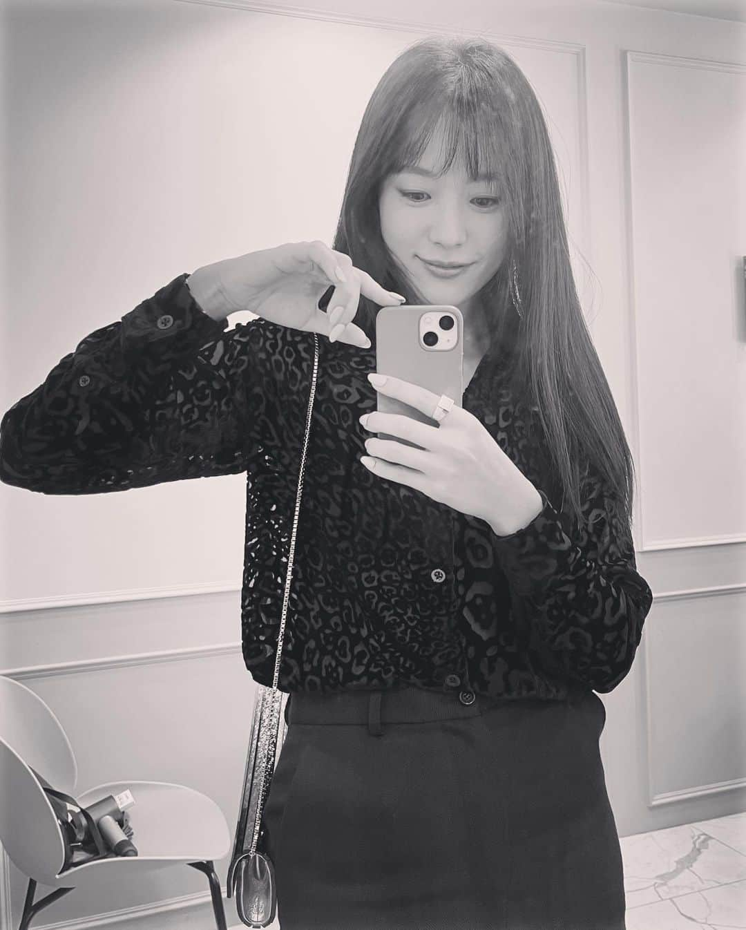 ハン・ヒョジュさんのインスタグラム写真 - (ハン・ヒョジュInstagram)「Selfie 🤳🖤」9月1日 23時01分 - hanhyojoo222