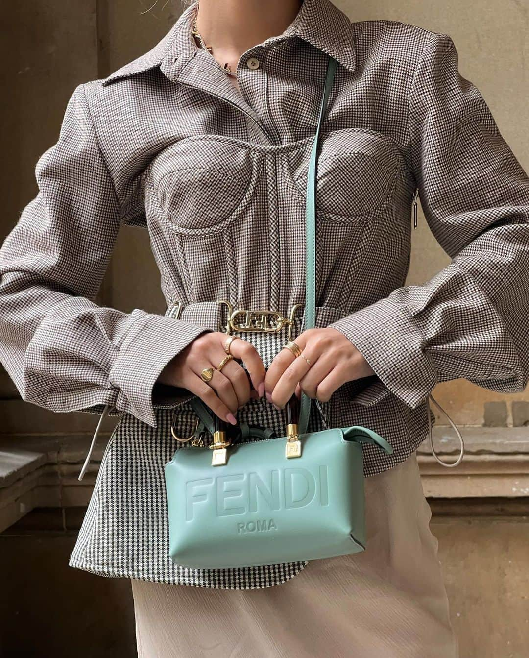 リリーマイマックさんのインスタグラム写真 - (リリーマイマックInstagram)「Another cloudy rainy week in Sydney 🌧  @Fendi FW22 #FendiFW22 #FendiByTheWay」9月2日 8時24分 - lilymaymac