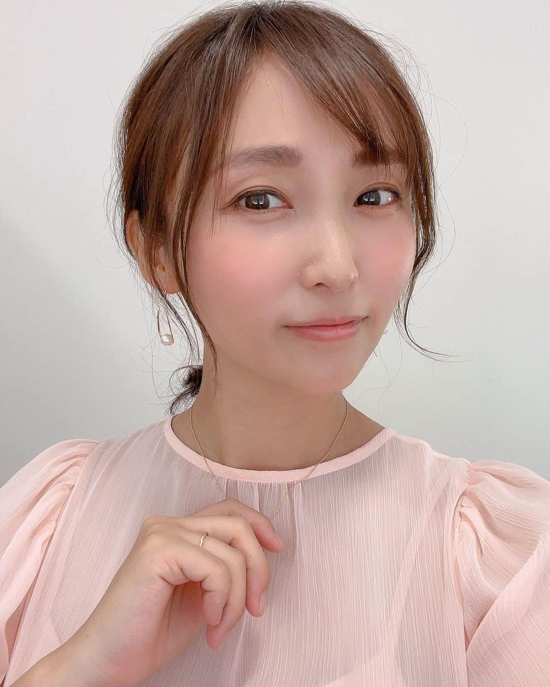 吉木りささんのインスタグラム写真 - (吉木りさInstagram)「今夜7時カンテレ『ちまたのジョーシキちゃん』に出演させていただきます☺️✨⠀ 我が子も見学させていただけてとても助かりましたありがとうございます😭☘️⠀ あるおもしろい島の文化に妊婦である私もビックリでした！！😂💡⠀ ぜひごらんください🥹🌱⠀ accessory☞ @h_jewelry_official  one-piece&sandal☞ @randa_pic」9月2日 9時05分 - risayoshiki0727