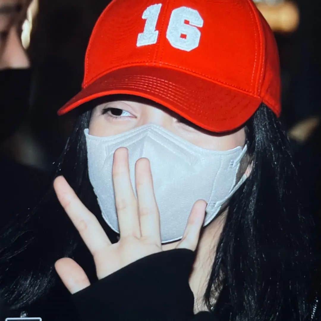 リサさんのインスタグラム写真 - (リサInstagram)「LISA safely arrived in ICN airport after she attended a Japanese Fashion Event in Japan ❣️ . . . #LISA #LALISA #리사 #블랙핑크 #BLACKPINK #LALISAMANOBAN #LALISAMANOBAL #blackpinklisa #lisablackpink」9月2日 16時48分 - lisa.blackpink