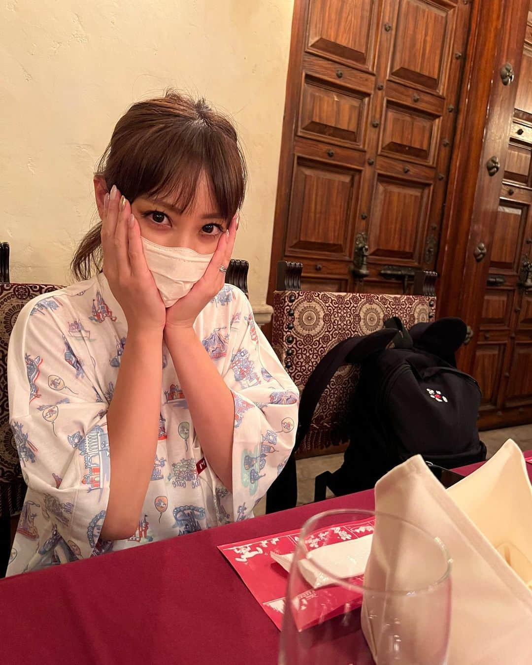 野田彩加さんのインスタグラム写真 - (野田彩加Instagram)「ランドの翌日はシー🌋💙🧞‍♂️ はじめての タートルトークでは教えてないのに、うぉー🙌の時の両手あげるのやったり、拍手したりしてて感激して泣きそうになりました🤣❤️💕  プルートにも会えたよ🧡 自分からバイバイするのに、ちょっとビビってるとこ🤣🤣  どんどん楽しめるようになってて嬉しいなぁ☺️💕 #birthday #1stbirthday #birthdaydisney #disneysea #ディズニーシー　#タートルトーク #風船　#子連れディズニー」9月2日 21時05分 - aya.205