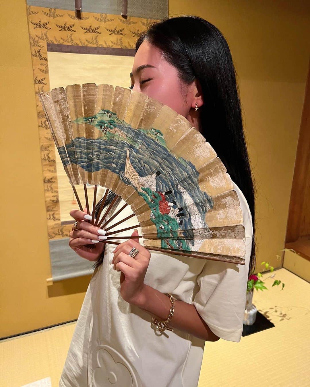 十枝梨菜さんのインスタグラム写真 - (十枝梨菜Instagram)「awesome experience in kyoto  今回の京都旅は学び、気づき、発見の連続でした。  何百年も前のものが今でも綺麗に残されていてそのセンスの良さや繊細さ、美しさに感動しました。✨ そして家業として伝統工芸を作られている方はその物、技術の素晴らしさにそれぞれ新しいジェネレーションのエッセンスを加え次の世代に残すため、世界に広めていくために様々な工夫をされていて私自身もとても勉強になりました。  今回こんなにもたくさんのものが得られたのは海外に行きいろんな国を見てきたからこそ感じることが出来たのだと思います。 点と点が繋がり、線になるように今まで経験したこと全てに意味があるのだと実感しています。 そしてなによりこの素晴らしい歴史のある日本が私の母国であることが本当に誇らしいです。 日本が世界中の人から愛される理由を再確認することが出来ました。 これからも日本人女性代表(いつから？笑)として頑張っていきます！」9月2日 21時17分 - rinatoeda0611