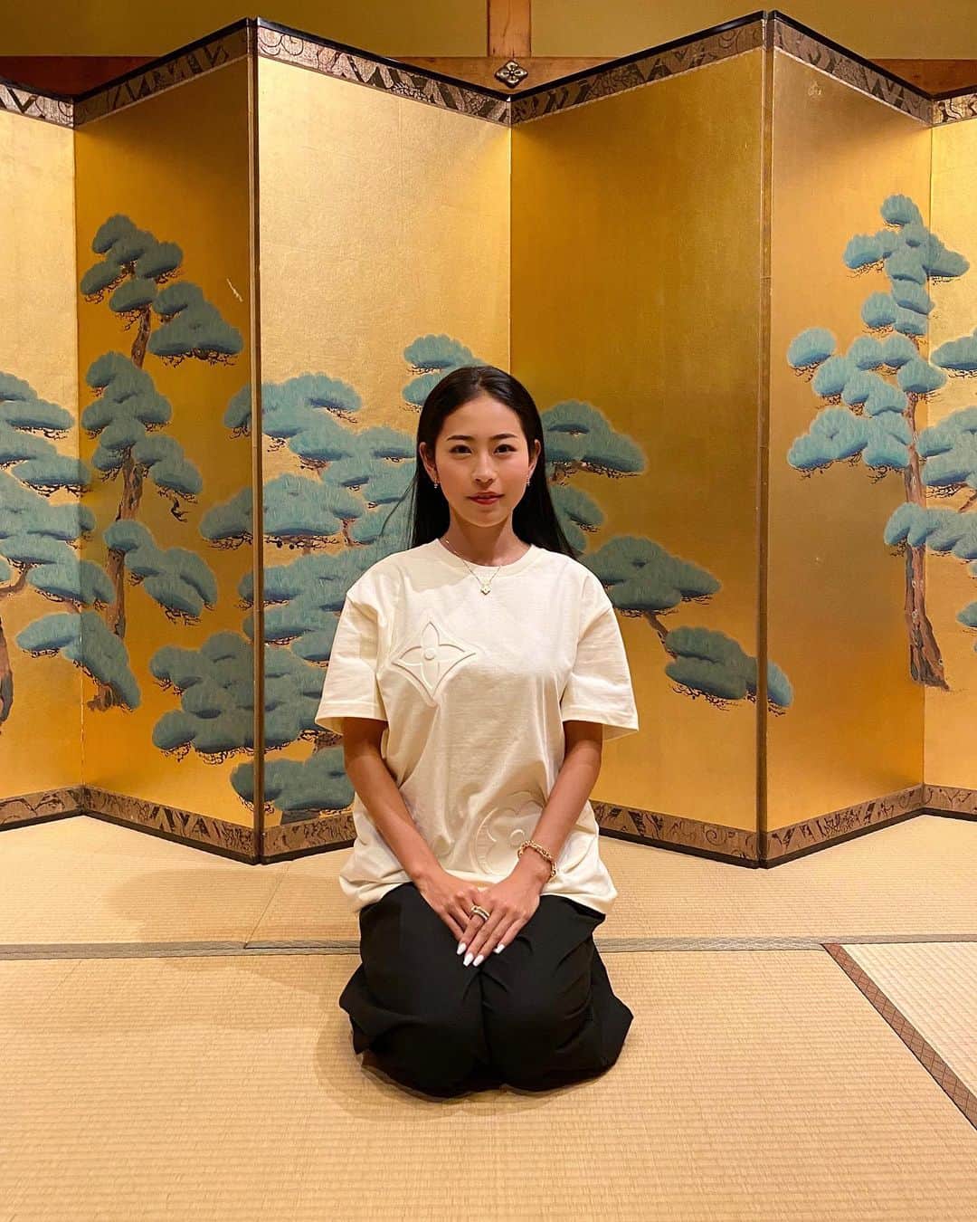 十枝梨菜さんのインスタグラム写真 - (十枝梨菜Instagram)「awesome experience in kyoto  今回の京都旅は学び、気づき、発見の連続でした。  何百年も前のものが今でも綺麗に残されていてそのセンスの良さや繊細さ、美しさに感動しました。✨ そして家業として伝統工芸を作られている方はその物、技術の素晴らしさにそれぞれ新しいジェネレーションのエッセンスを加え次の世代に残すため、世界に広めていくために様々な工夫をされていて私自身もとても勉強になりました。  今回こんなにもたくさんのものが得られたのは海外に行きいろんな国を見てきたからこそ感じることが出来たのだと思います。 点と点が繋がり、線になるように今まで経験したこと全てに意味があるのだと実感しています。 そしてなによりこの素晴らしい歴史のある日本が私の母国であることが本当に誇らしいです。 日本が世界中の人から愛される理由を再確認することが出来ました。 これからも日本人女性代表(いつから？笑)として頑張っていきます！」9月2日 21時17分 - rinatoeda0611
