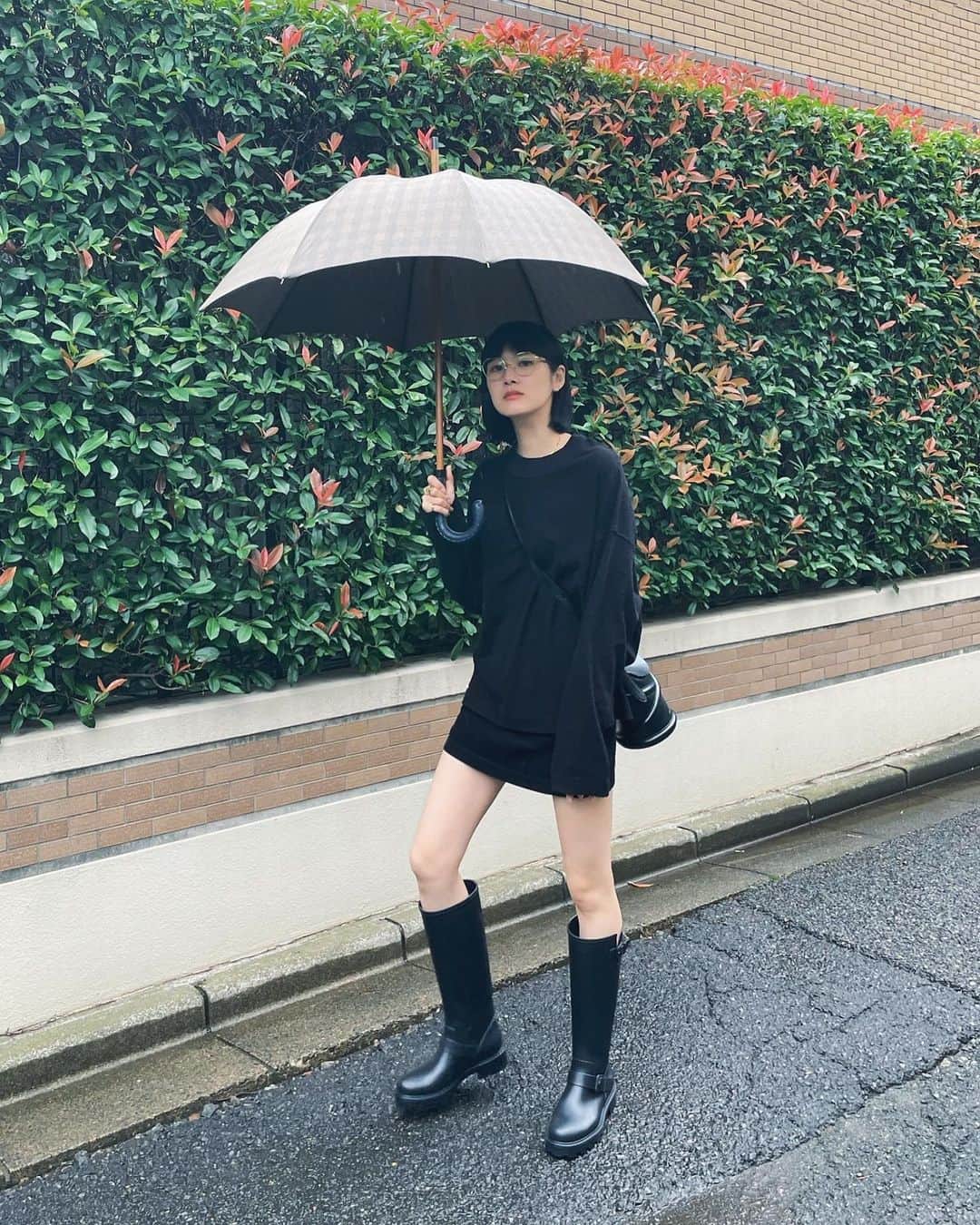 新井貴子さんのインスタグラム写真 - (新井貴子Instagram)「✌🏻😈  レインブーツで雨でも強気。」9月2日 21時32分 - kikoarai