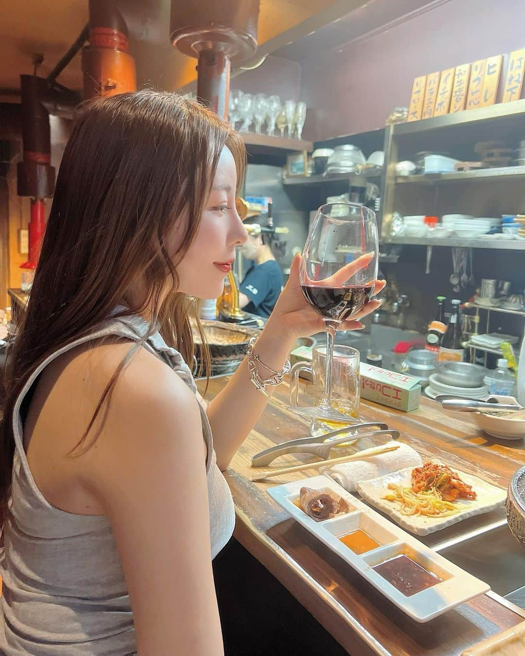 YURIさんのインスタグラム写真 - (YURIInstagram)「🍷🥩 、 、 、  #ootd #japanesegirl #koreangirl #revolve #赤ワイン #焼肉 #最高 #さいきんのマイブーム」9月2日 21時46分 - y.u.r.i_y.u.r.i_