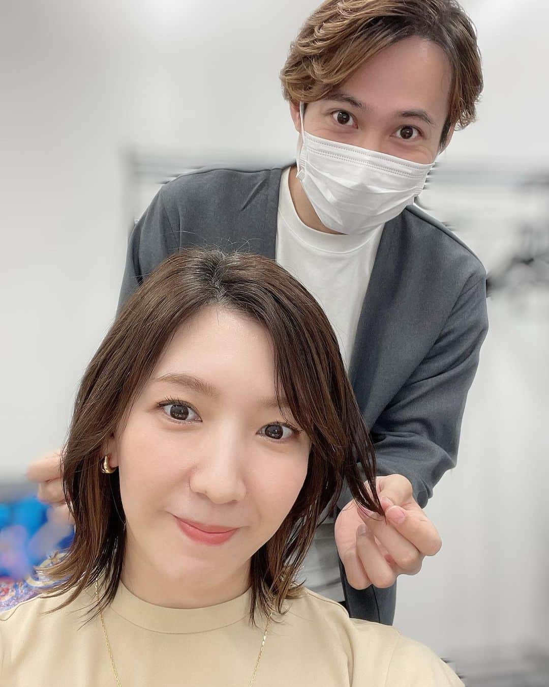 瀬奈じゅんさんのインスタグラム写真 - (瀬奈じゅんInstagram)「⁡ ⁡ 稽古前に夫婦で特別養子縁組についてのお仕事でした。 詳細はまた改めてお知らせします。 ⁡ ヘアメイクのリカちゃん @rikafujiwara_hairmake と リカちゃん風のなんちゃってヘアメイクさん @shinji_senda  ⁡ ……おかしいやろ。 ⁡ ⁡ #特別養子縁組 #家族のカタチ ⁡ #藤原リカ さん #こんな夫婦を #温かい目で見守ってくれる #ありがたや」9月2日 22時26分 - junsena_official
