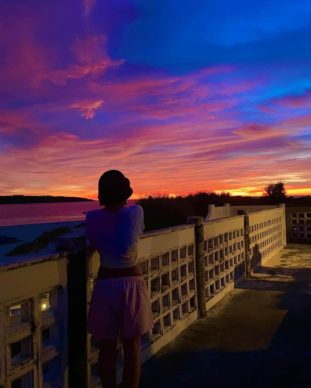 倖田來未さんのインスタグラム写真 - (倖田來未Instagram)「. いつの日かの宮古島2022 最高の夕日でした💜 ⁡ 明日は、何の日だっけー？！ニシシ 素敵な週末を！ ⁡ #宮古島 #沖縄 #人魚くみこ #倖田來未の夏 #夕日 #明日は何の日 #kodakumi #倖田來未」9月2日 22時38分 - kodakumi_official