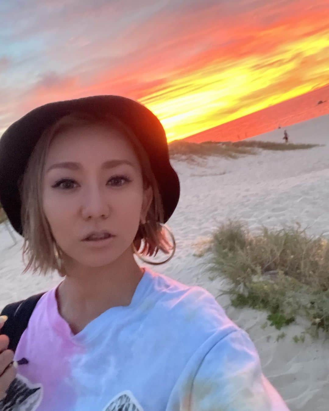 倖田來未さんのインスタグラム写真 - (倖田來未Instagram)「. いつの日かの宮古島2022 最高の夕日でした💜 ⁡ 明日は、何の日だっけー？！ニシシ 素敵な週末を！ ⁡ #宮古島 #沖縄 #人魚くみこ #倖田來未の夏 #夕日 #明日は何の日 #kodakumi #倖田來未」9月2日 22時38分 - kodakumi_official