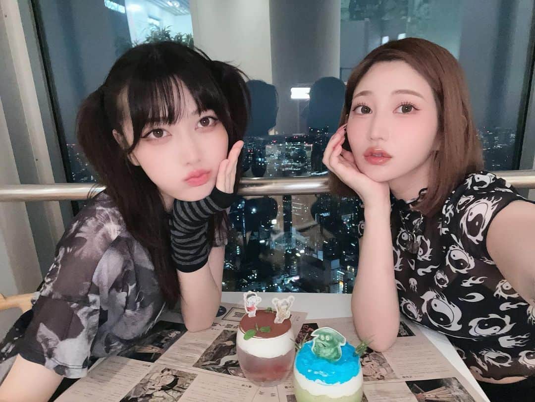 月城まゆさんのインスタグラム写真 - (月城まゆInstagram)「こうみえてわたしたち 姉妹なんです(6歳差)👩‍❤️‍👩🫶💕  #シスコン #かわいい #姉妹 #sisters #gal #百鬼夜行展 #japanesegirl」9月2日 22時48分 - xo_mayu_xo