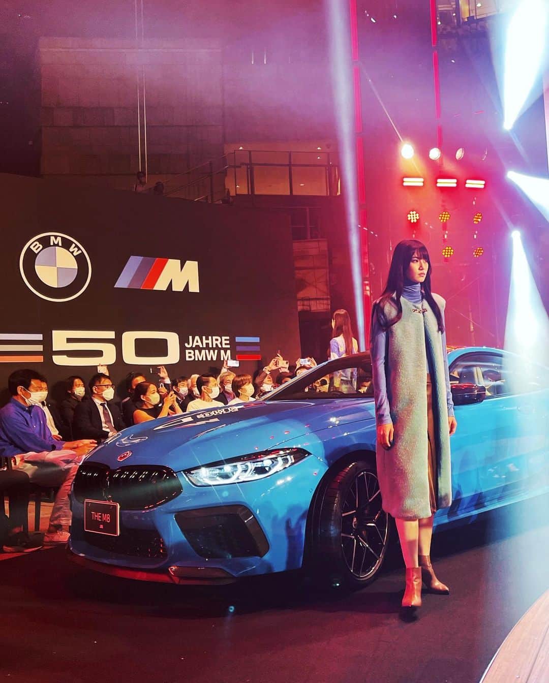アンミカさんのインスタグラム写真 - (アンミカInstagram)「M NIGHT OUT BMW M 50TH ANNIVERSARY EXHIBITION THE RUNWAYへ。  車の発表会とファッションショー👠が一つになった、新しい形のイベント、目の前ギリギリを車が通る緊張感と、車に合わせたコーデが素敵でした💕  西内まりやちゃんとMattくんと、白コーデトリオで🤍🤍🤍 ティアラが美しい女神のようなMattくんと、顔が小さすぎるまりやちゃん🤍に、　@louboutinworld の靴がスポーティーな旦那様と💙  さて、、本日9/3（土）は  ・12:00〜12:55  TOKYO MX 【土曜はカラフル!!!】　に出演です！　 お時間許す方は是非、ご覧くださいませ！」9月3日 8時24分 - ahnmikaofficial