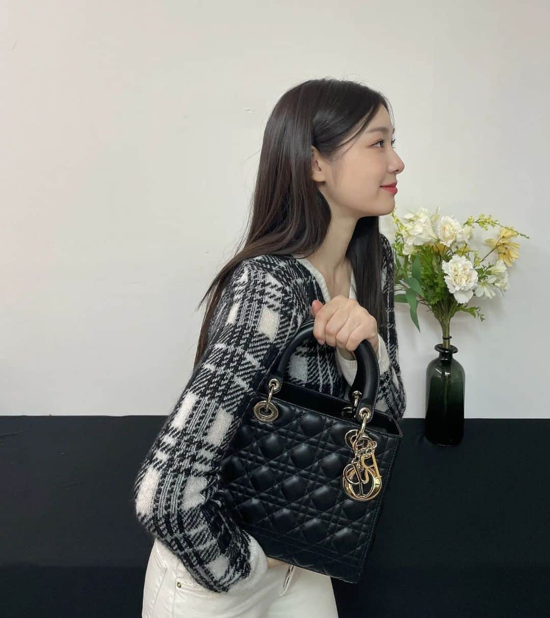 キム・ヨナさんのインスタグラム写真 - (キム・ヨナInstagram)「들튀😝🎁 #LadyDior #Dior」9月3日 17時49分 - yunakim