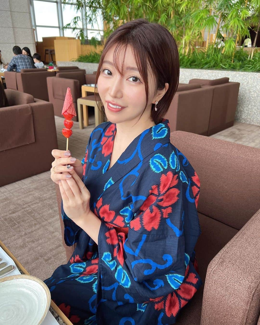 古河由衣さんのインスタグラム写真 - (古河由衣Instagram)「夏祭りアフタヌーンティー🏮👘 ゆみさんと2人で浴衣を着て 楽しんできました🥰  屋台風のアフタヌーンティー、 お祭りがまだまだ楽しめないご時世でも夏を感じれました🎐꙳⋆  メニューがほんとにユニークで、たい焼きの中にトリュフソースが入ってたり 見た目と味が違かったりユニークなメニューでした🙏☺️  浴衣着れて嬉しかったー♥️ ゆみさんまたデートしようね(*'-'*)ﾉ"   #アフタヌーンティー  #パークハイアット東京  #浴衣  #和服  #夏祭り  #屋台  #和菓子  #yukata #kimono #natsumatsuri #matsuri #japanesefood #yatai #afternoontea #japanesefashion #wagashi」9月3日 19時09分 - furuyuistagram