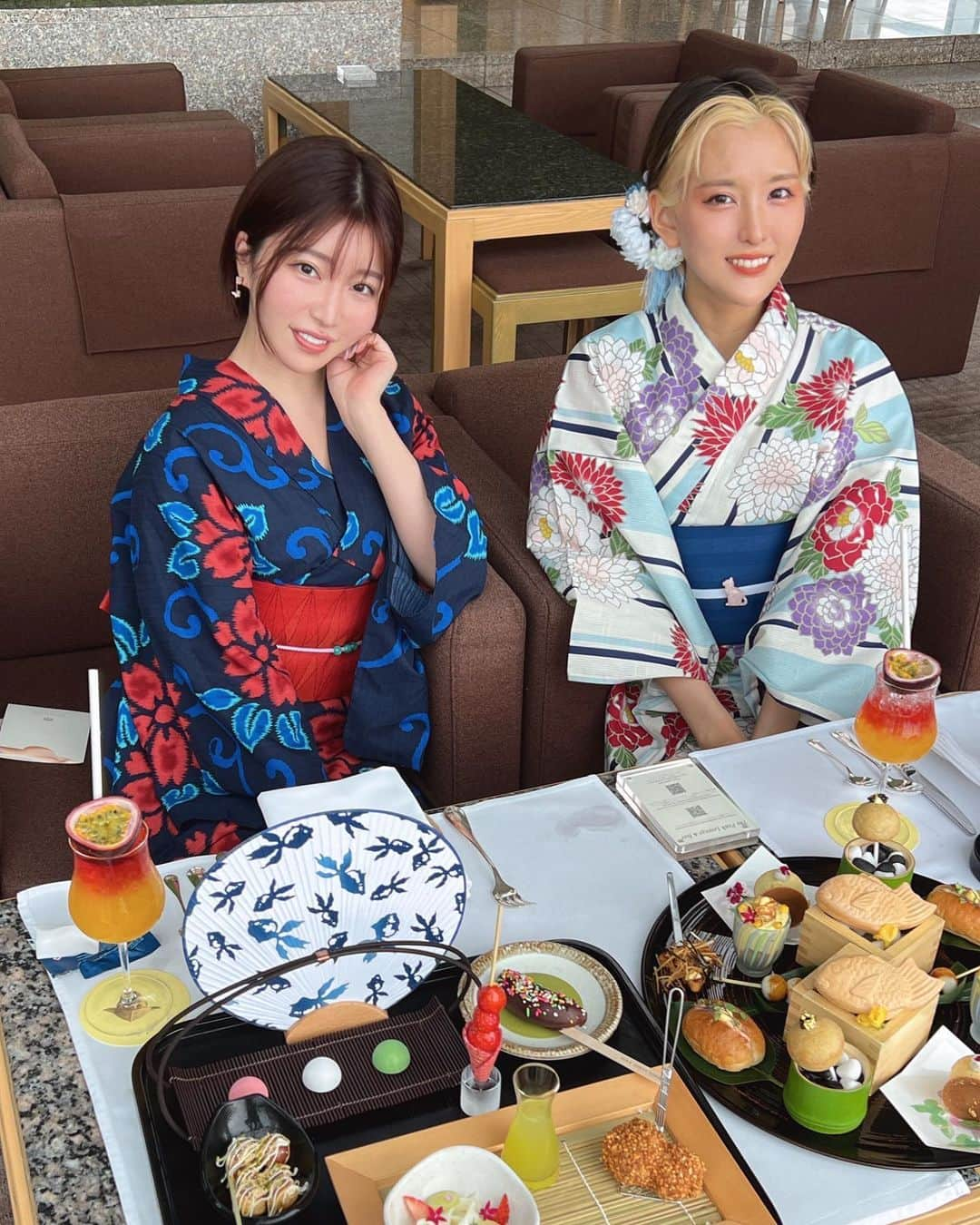 古河由衣さんのインスタグラム写真 - (古河由衣Instagram)「夏祭りアフタヌーンティー🏮👘 ゆみさんと2人で浴衣を着て 楽しんできました🥰  屋台風のアフタヌーンティー、 お祭りがまだまだ楽しめないご時世でも夏を感じれました🎐꙳⋆  メニューがほんとにユニークで、たい焼きの中にトリュフソースが入ってたり 見た目と味が違かったりユニークなメニューでした🙏☺️  浴衣着れて嬉しかったー♥️ ゆみさんまたデートしようね(*'-'*)ﾉ"   #アフタヌーンティー  #パークハイアット東京  #浴衣  #和服  #夏祭り  #屋台  #和菓子  #yukata #kimono #natsumatsuri #matsuri #japanesefood #yatai #afternoontea #japanesefashion #wagashi」9月3日 19時09分 - furuyuistagram