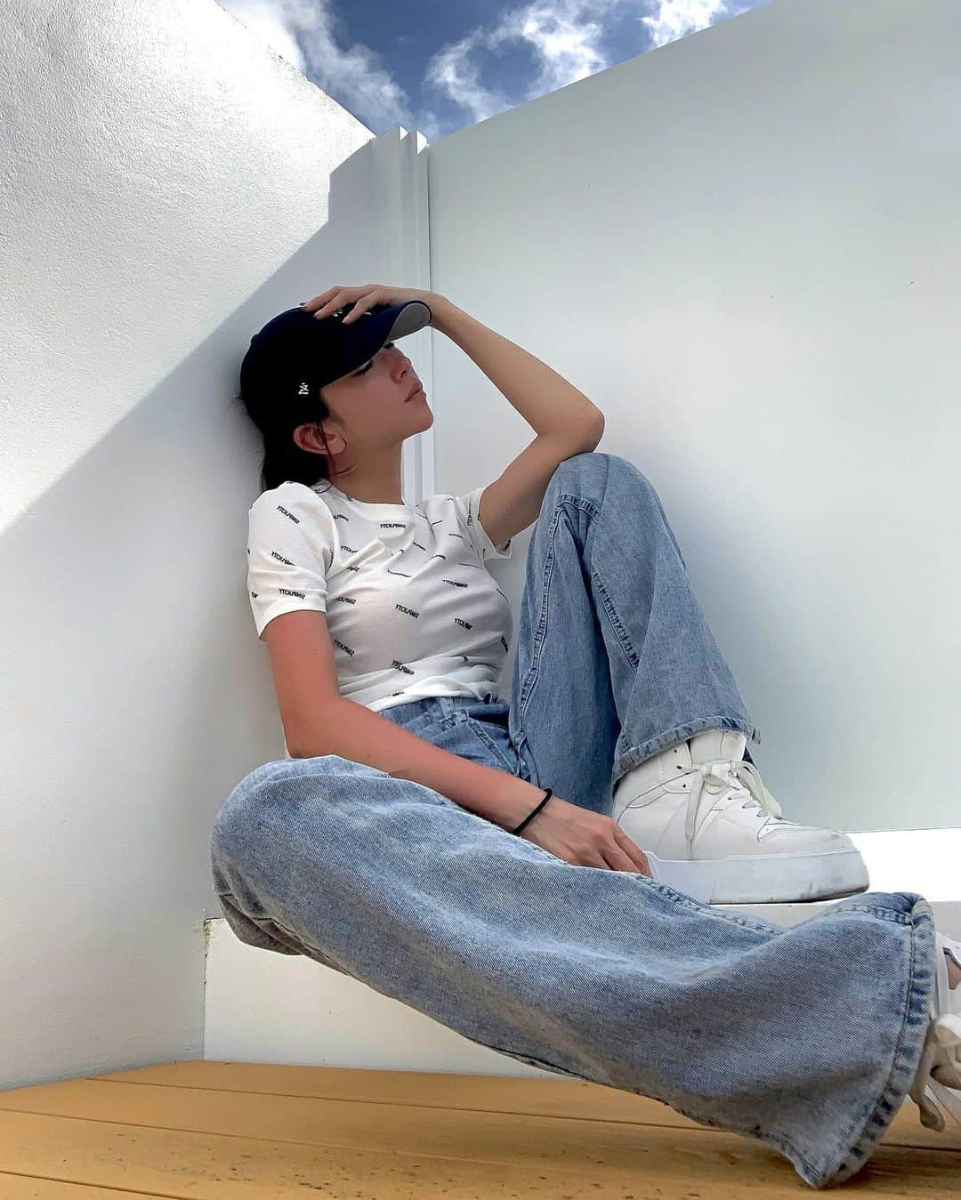 山崎みどりさんのインスタグラム写真 - (山崎みどりInstagram)「Logo T-shirt.. @shein_japan  Denim.. @y_s_closet  High cut White sneaker.. @shein_japan   📌Coupon Code【midori】 ～¥5,999 ...15%OFF🪄 ¥6,000円〜 ...20%OFF🪄 @shein_japan  ────────────────────────── #ootd #casualstyle #denim#denimstyle #whitesneaker #sneaker#スニーカーコーデ#シンプルコーデ #casual#カジュアルコーデ#厚底スニーカー #ハイカットスニーカー #highcut」9月3日 19時18分 - midori_yamasaki_