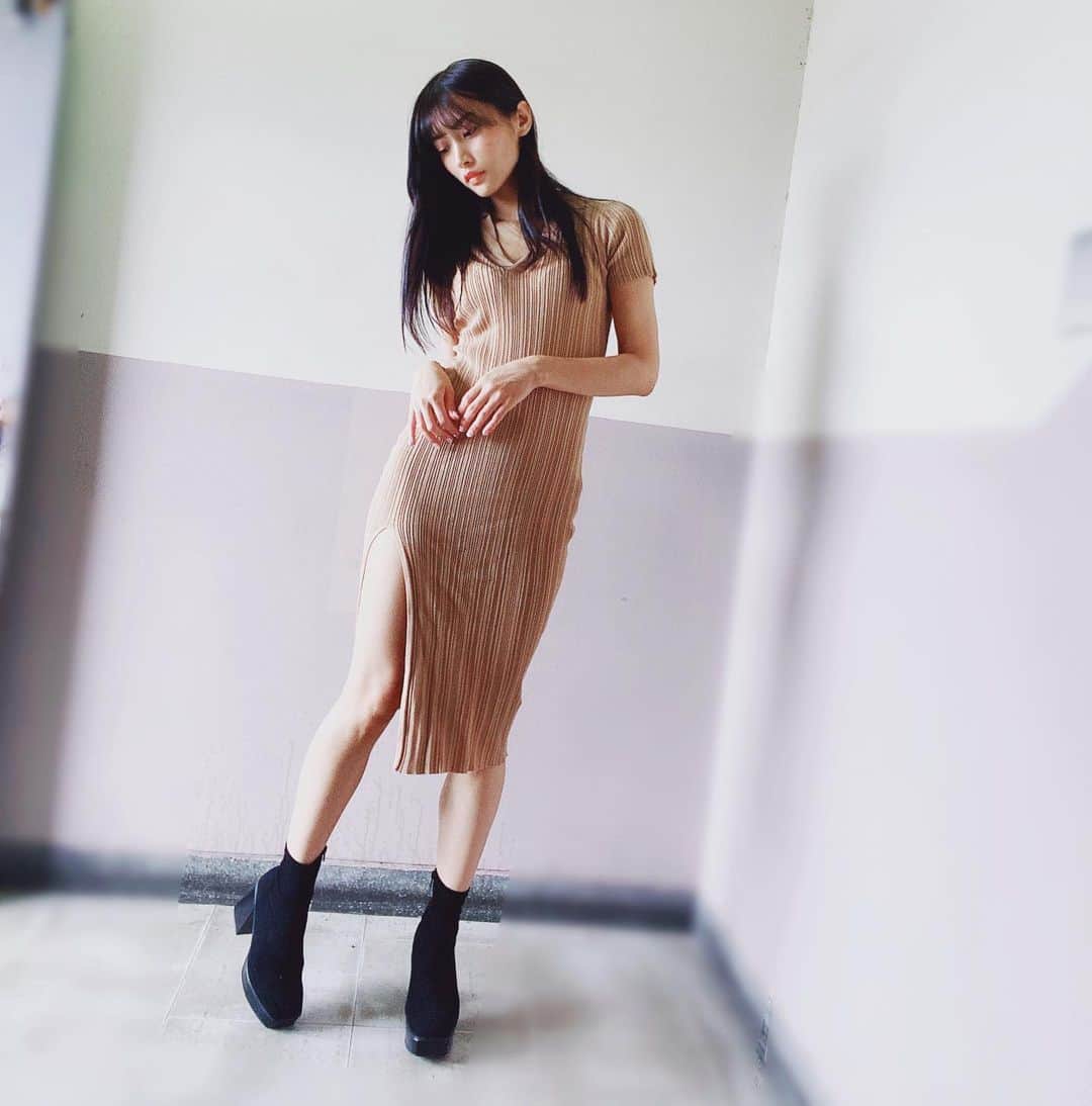 根岸愛さんのインスタグラム写真 - (根岸愛Instagram)「👗🫶👗 . リムエラのお洋服🤍 @rimuela_official  足のスリットが絶妙で 可愛いです☺️💝 #rimuela #rimuelastyle #リムエラ #ootd #fashion #私服 #ねぎ私服 #ねぎしふく」9月3日 19時45分 - negishiai927