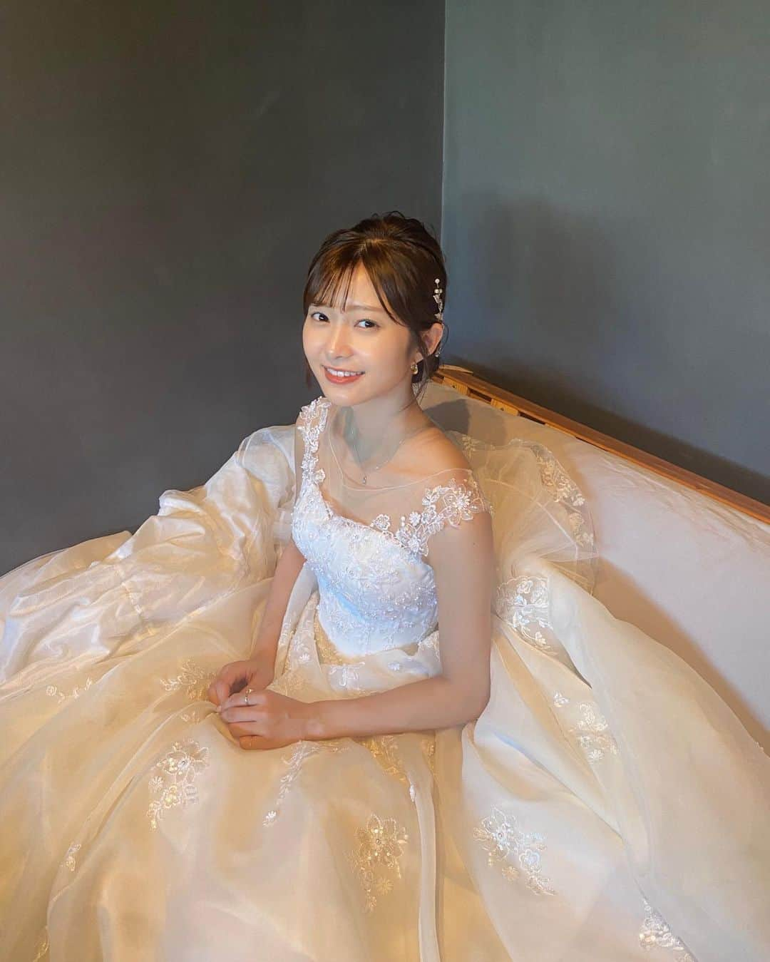 松川星さんのインスタグラム写真 - (松川星Instagram)「wedding dress👰🏻‍♀️ 嬉しくてたくさん写真撮ってもらいました♡」9月3日 20時29分 - akarin__rin