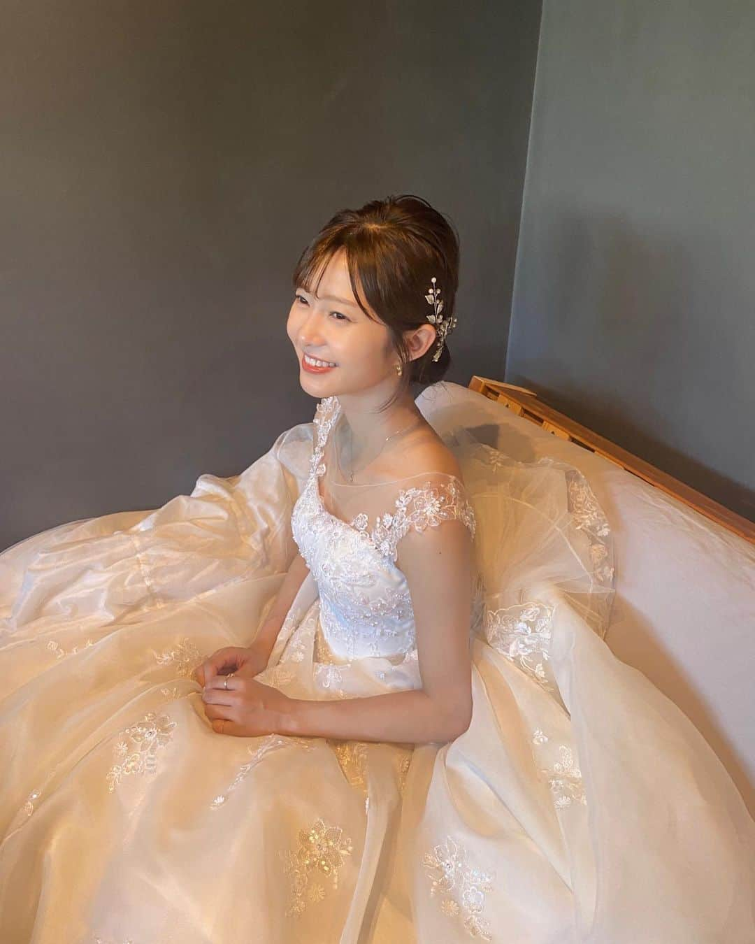 松川星さんのインスタグラム写真 - (松川星Instagram)「wedding dress👰🏻‍♀️ 嬉しくてたくさん写真撮ってもらいました♡」9月3日 20時29分 - akarin__rin