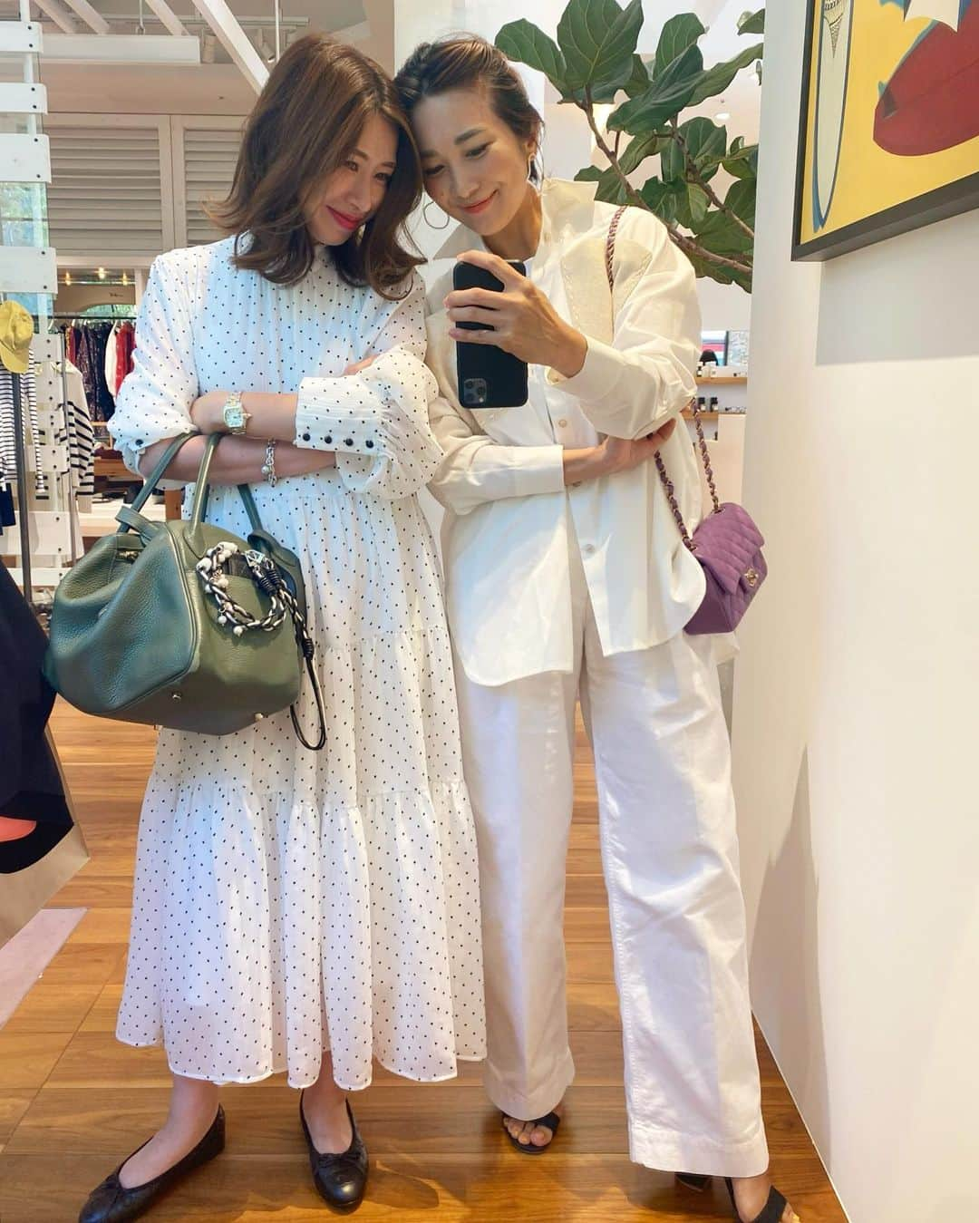 Mai Wakimizuさんのインスタグラム写真 - (Mai WakimizuInstagram)「やっと会えたayuちゃんとlunch→shopping date＼(^o^)／娘の出産前日に会った以来1ヶ月以上ぶり♡健診以外で娘と2人でのお出掛けは初めてでちょっとドキドキしてたけど、最初から最後まで起きることなくayuちゃんに抱っこしてもらうことなく終わりました。笑(5時間も寝てくれた♡)出産前は頑張ってねのお祝いで、今日は頑張ったねのお祝いしてくれた（；＿；）♡ #mamalife」9月3日 21時18分 - wakkin__m