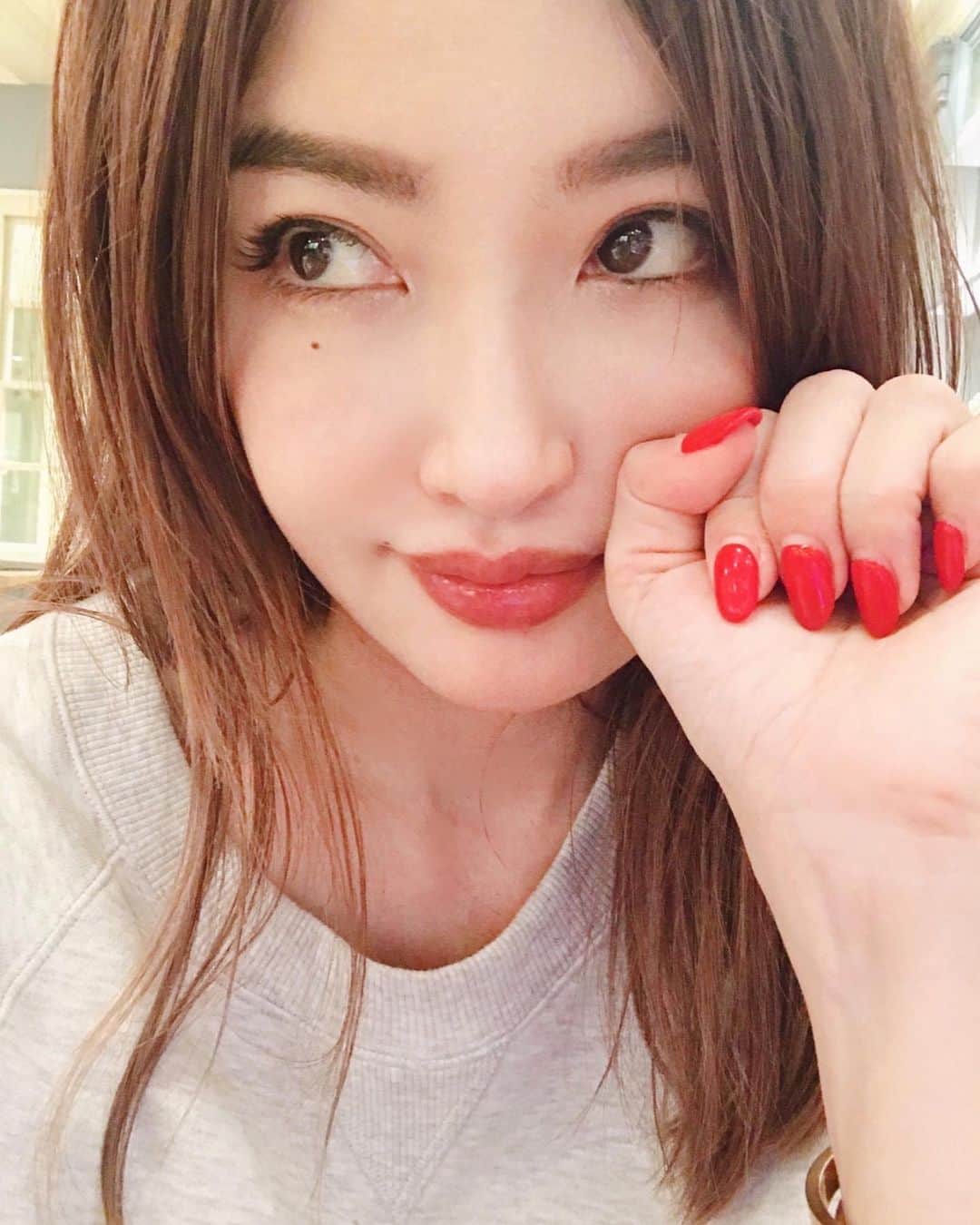 平子理沙さんのインスタグラム写真 - (平子理沙Instagram)「❤️red nails💋 ❣️❣️ #赤ネイル好き#手が白く綺麗に見えるのも嬉しい#beauty#fashion#lifestyle#risahirako#平子理沙」9月3日 22時14分 - risa_hirako
