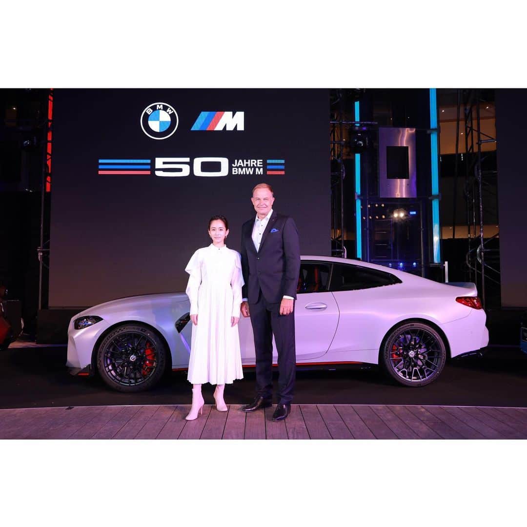 前田敦子さんのインスタグラム写真 - (前田敦子Instagram)「. BMW Mの50周年を記念したイベント  M NIGHT OUTによんでいただきました❕  夏の終わりの華やかな時間🌻 社長さん凄くチャーミングな方で共通点もあって、 本当に楽しい時間でした🤍  #Mナイトアウト #WeAreM #BMWM」9月3日 22時56分 - atsuko_maeda_official