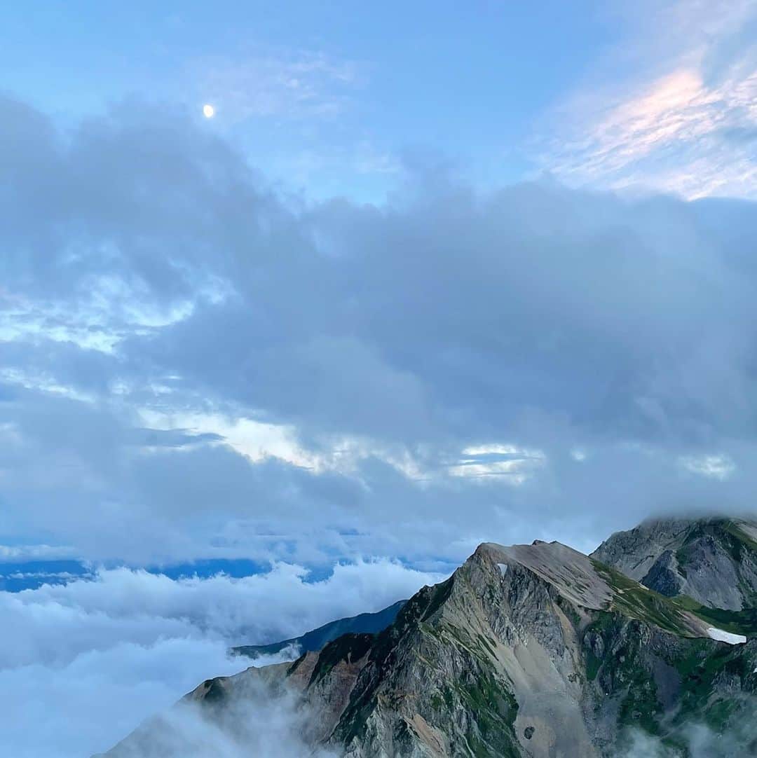 高島礼子さんのインスタグラム写真 - (高島礼子Instagram)「去年の今頃 仕事で白馬岳に登りました⛰ また登りたいな 山って、不思議だな  #白馬岳 #登山 #雲海 #また行きたい」9月4日 0時28分 - reico.official