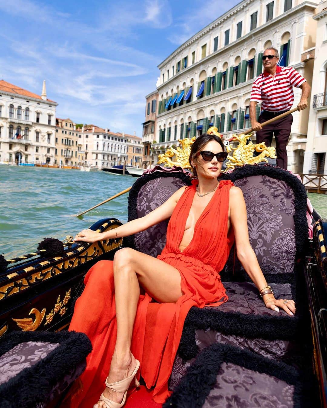 アレッサンドラ・アンブロジオさんのインスタグラム写真 - (アレッサンドラ・アンブロジオInstagram)「An afternoon in Venice!!! 🇮🇹❤️🛶」9月4日 5時51分 - alessandraambrosio