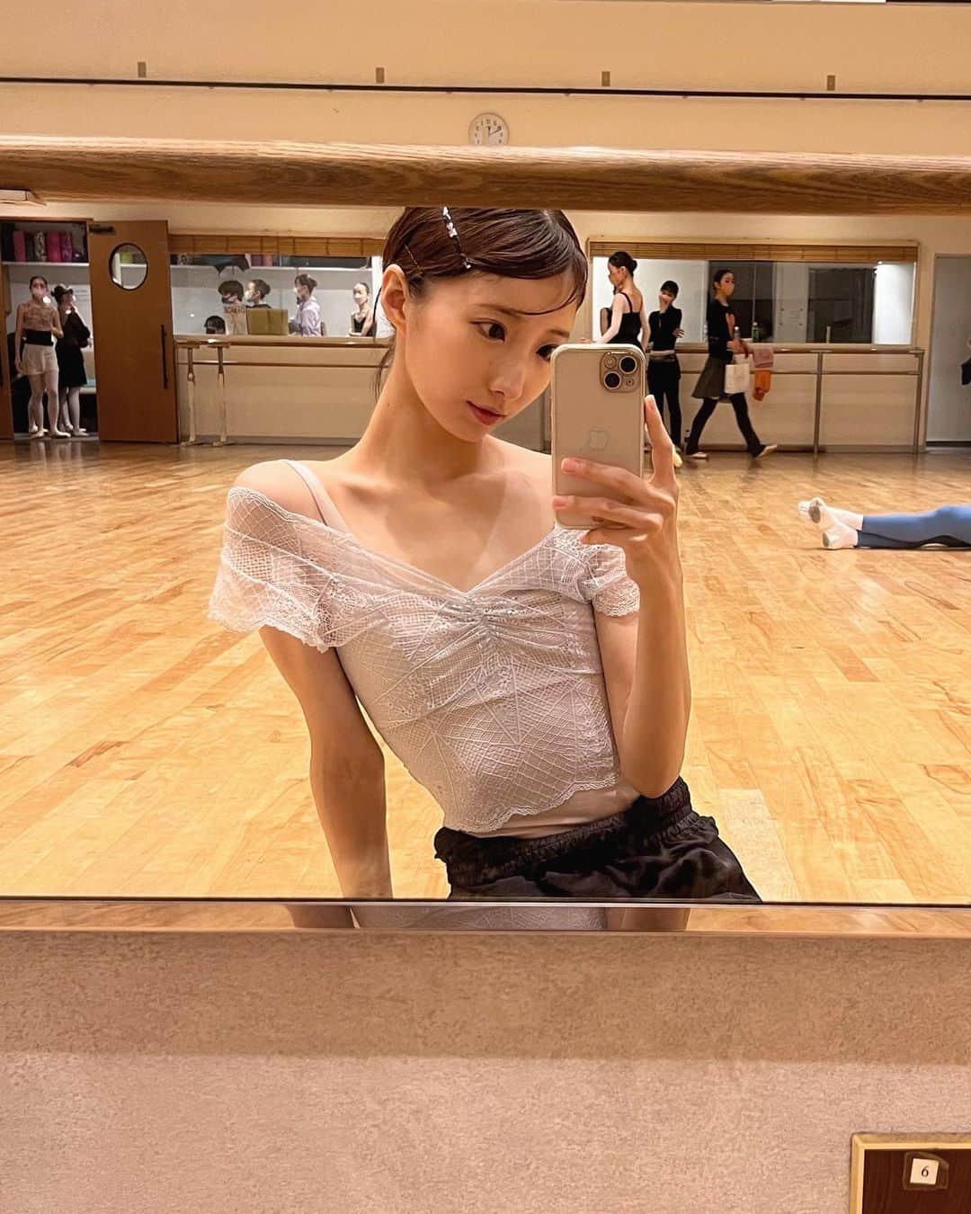 飯島望未さんのインスタグラム写真 - (飯島望未Instagram)「I’m obsessed with @levdance lace top.  レブダンスのこのレースのトップスはすっごくお気に入り。」9月4日 12時35分 - nozo0806