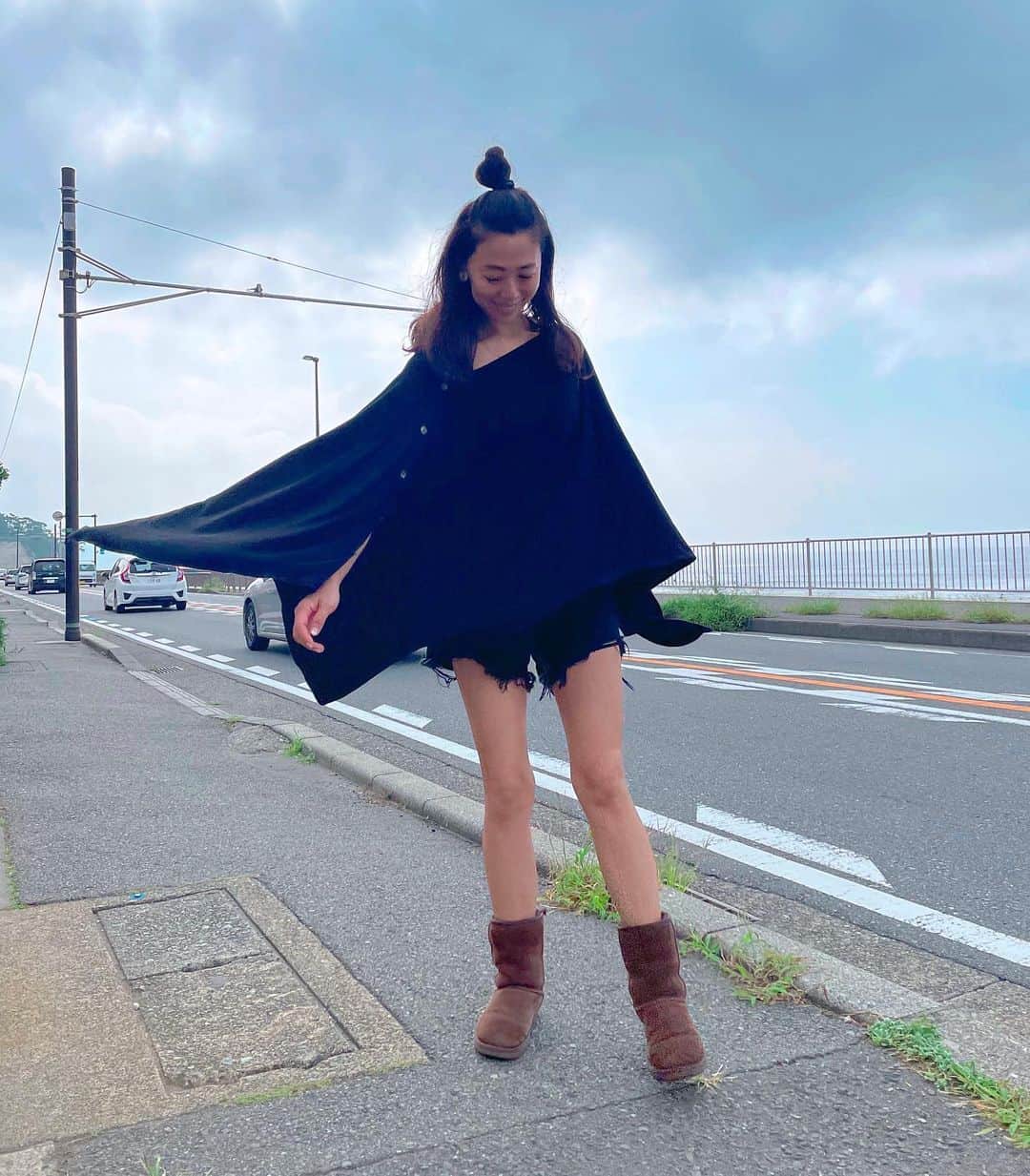 野沢和香さんのインスタグラム写真 - (野沢和香Instagram)「ひさ〜びさに海😍🤍🤍🤍🙌🙌🙌  髪クルクルだけど🦱もう最高💃  ポンチョも最高💃」9月4日 15時39分 - wakanozawa