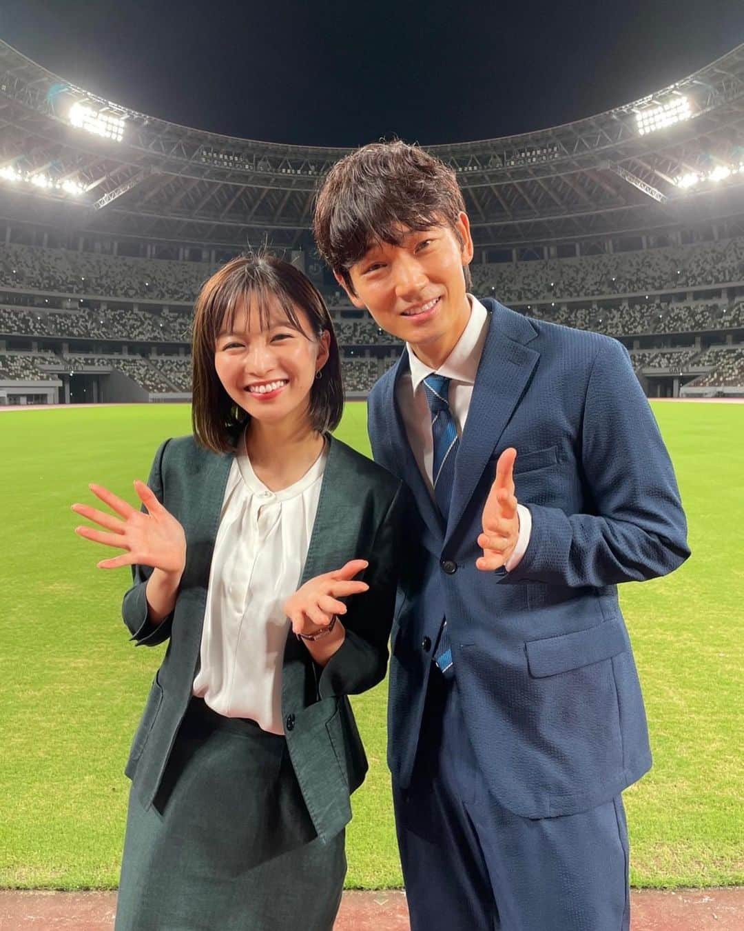 岡崎紗絵さんのインスタグラム写真 - (岡崎紗絵Instagram)「オールドルーキー最終回⚽️  いよいよ最終回！！ 9話でクビになってしまった 新町さんは、ビクトリーは、 どうなってしまうのでしょうか。  私も気になる！これからの ビクトリー！  新町さんが入ったことによって 段々とチームになっていった ビクトリーが大好きでした。  新町さんの人柄に救われること、 教えられることが沢山ありました。  全てが詰まった最終回。 是非ご覧ください！！！  写真はなんと国立競技場！ 貴重な体験ーーー！感激🥹！  #オールドルーキー #最終回 #絶対見てね #最後は座長と #綾野剛　さん」9月4日 17時19分 - sae_okazaki