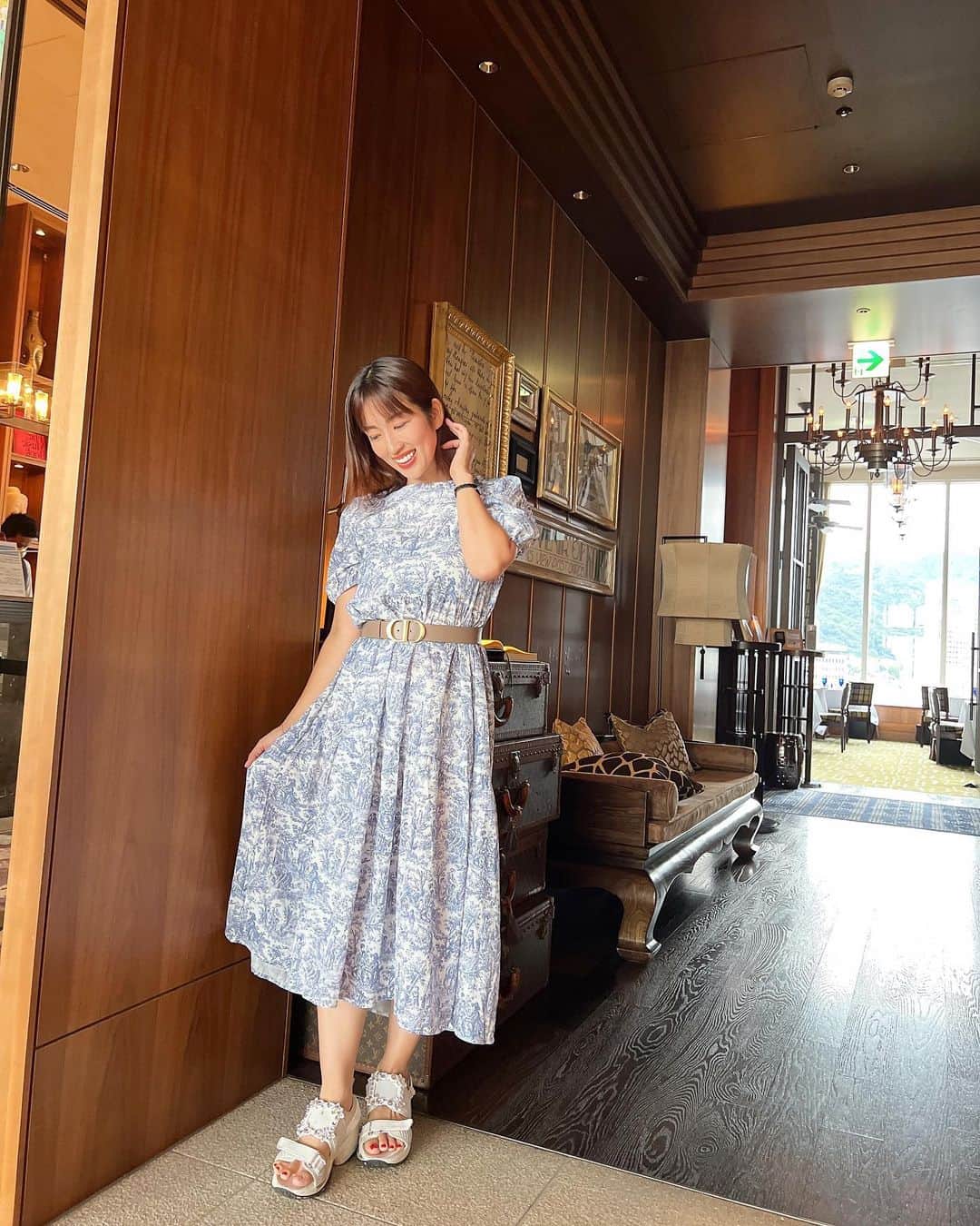庄司ゆうこさんのインスタグラム写真 - (庄司ゆうこInstagram)「初めましてのゆかさんと神戸のオリエンタルホテルでお茶しました❣️ ゆかさんは私が大好きな服のブランド @grace_oriental グレイスオリエンタルの代表でインスタのDMでしかやり取りしてなかったのですが、関西に行くのでお会いしたいと連絡したら会ってくれて感動しました🥺 このワンピースもグレイスオリエンタルですっ❤️秋服、冬服も楽しみだなぁ✨ そして関西人同士意気投合して、今度関西人で一緒にイベントするかもです(^^) そしてケーキとお茶ご馳走して頂きました😭✨本当にありがとうございます😂 #グレイスオリエンタル#アパレル#服#ワンピース#大好きな服#関西人#オリエンタルホテル旧居留地#神戸#意気投合」9月4日 17時40分 - yuko.shoji