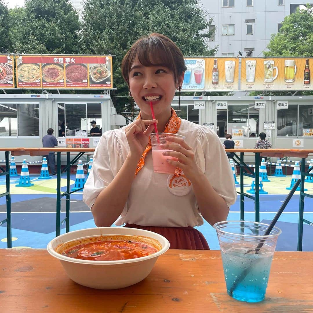 森千晴さんのインスタグラム写真 - (森千晴Instagram)「激辛グルメ祭り、取材してきました‼︎🔥  どれも本当に辛くて！😂 食べ進めると、辛さや熱さの向こう側にある美味しさを堪能できました！  夏も終わりですが、大汗かけますよ！！  頂いた「タイドリンク」が甘くて冷たくて、口の中の辛さがスーッと引きました！食後におすすめです👍」9月4日 18時33分 - mori.chiharu