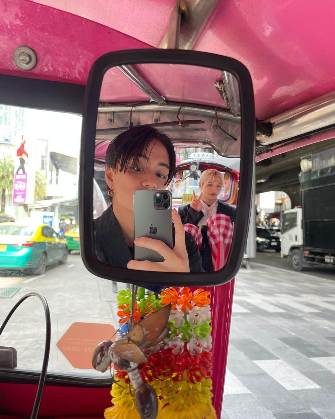 日髙竜太さんのインスタグラム写真 - (日髙竜太Instagram)「タイといえばの1つ。 トゥクトゥク🛺  そして本日は 『IDOL EXCHANGE』に 出演させていただきました🕺  毎日刺激と吸収だらけです✨  引き続き頑張りますっ‼︎  #thailand  #ballistikboyz」9月4日 19時40分 - ryutahidaka.official