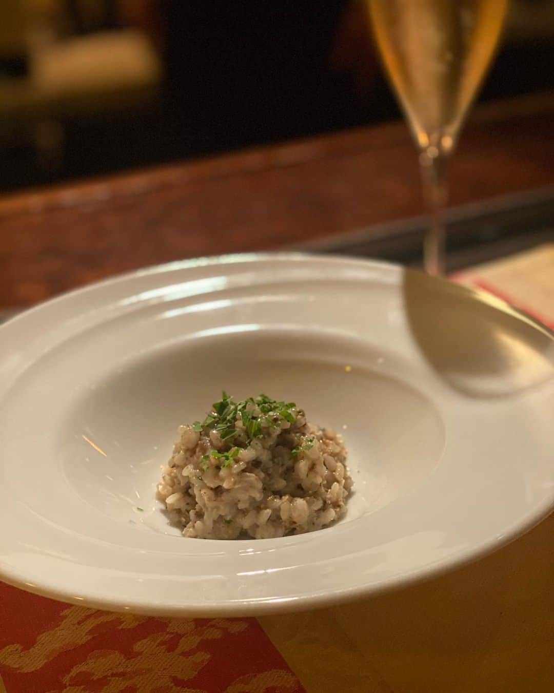 ImotoEtsuyo さんのインスタグラム写真 - (ImotoEtsuyo Instagram)「少し前に行った @winebarchinois  ・ 久しぶりのシノワ ・ 落ち着いて ゆっくりワインとお食事を 堪能出来ました。 ・  #銀座  #ワインバー  #winebar  #wine  #champagne  #シノワ #shinois  #東京グルメ  #gourmet  #銀座グルメ  #銀座ディナー  #銀座バー  #ginza #ginzagourmet  #ワイン好き  #シャンパーニュ」9月4日 21時25分 - bisuhada