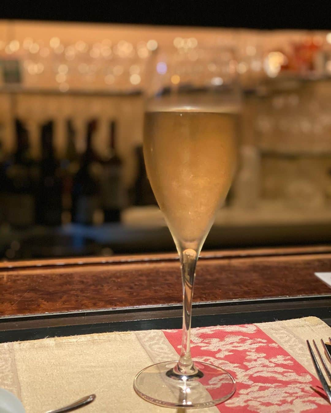 ImotoEtsuyo さんのインスタグラム写真 - (ImotoEtsuyo Instagram)「少し前に行った @winebarchinois  ・ 久しぶりのシノワ ・ 落ち着いて ゆっくりワインとお食事を 堪能出来ました。 ・  #銀座  #ワインバー  #winebar  #wine  #champagne  #シノワ #shinois  #東京グルメ  #gourmet  #銀座グルメ  #銀座ディナー  #銀座バー  #ginza #ginzagourmet  #ワイン好き  #シャンパーニュ」9月4日 21時25分 - bisuhada