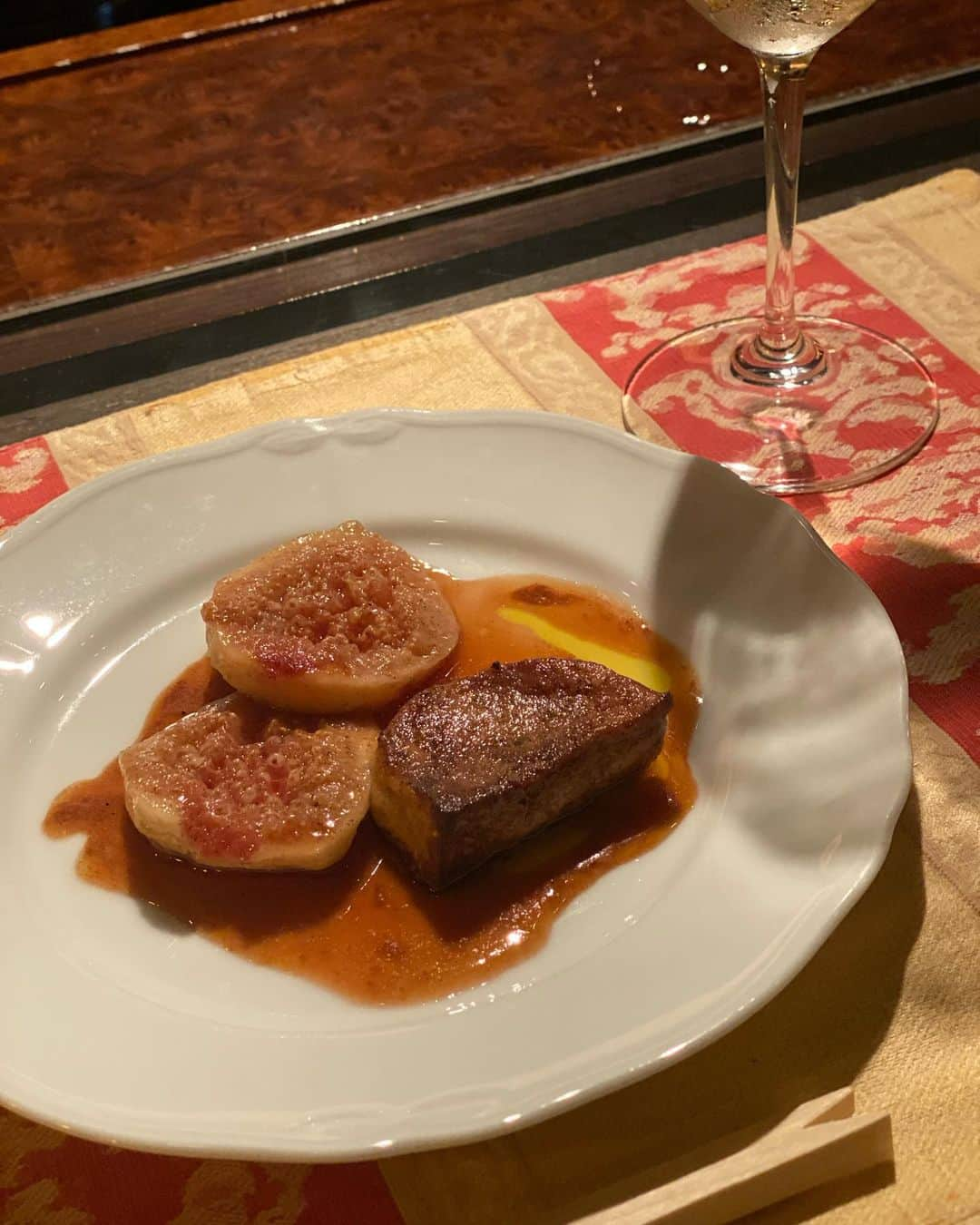 ImotoEtsuyo さんのインスタグラム写真 - (ImotoEtsuyo Instagram)「少し前に行った @winebarchinois  ・ 久しぶりのシノワ ・ 落ち着いて ゆっくりワインとお食事を 堪能出来ました。 ・  #銀座  #ワインバー  #winebar  #wine  #champagne  #シノワ #shinois  #東京グルメ  #gourmet  #銀座グルメ  #銀座ディナー  #銀座バー  #ginza #ginzagourmet  #ワイン好き  #シャンパーニュ」9月4日 21時25分 - bisuhada