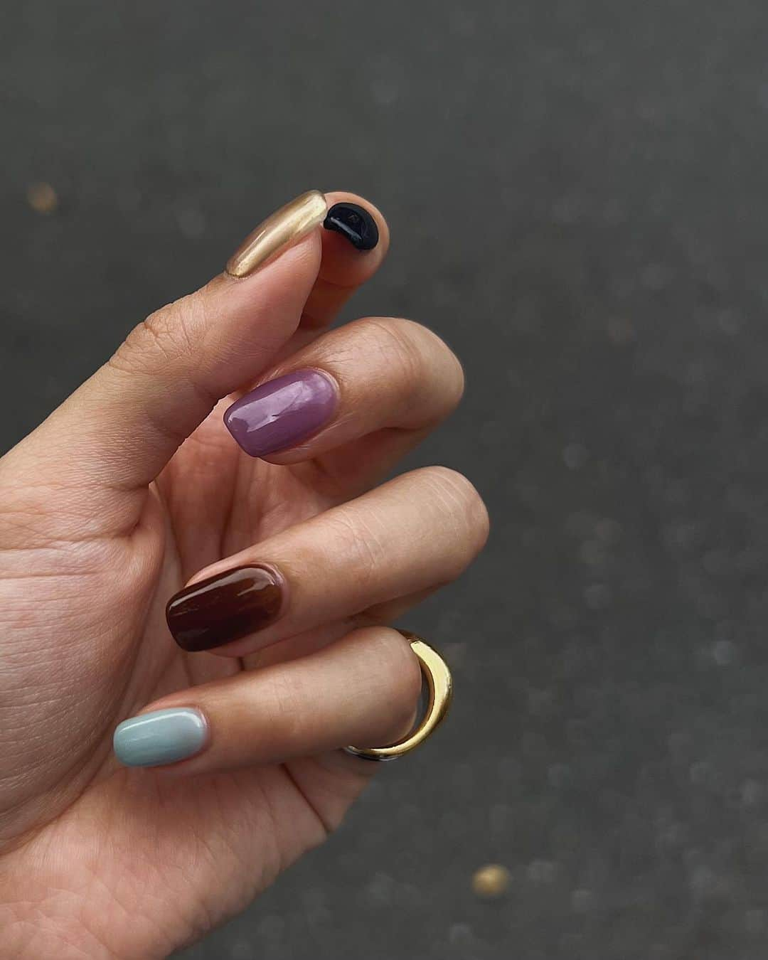 Julia Castroさんのインスタグラム写真 - (Julia CastroInstagram)「Autumn Nail🤎  秋ネイル第一弾はカラフルに🍇 透け感あるカラーだから派手過ぎなくて服にも合わせやすい🍷 @__rnp7__ ありがとうございました♡ . #autumnnails  #fallnails  #fallcolors  #autumn #nails #naildesign  #秋色ネイル #秋ネイル #秋色 #秋カラー #秋服 #julistagram」9月4日 21時28分 - julia.c.0209