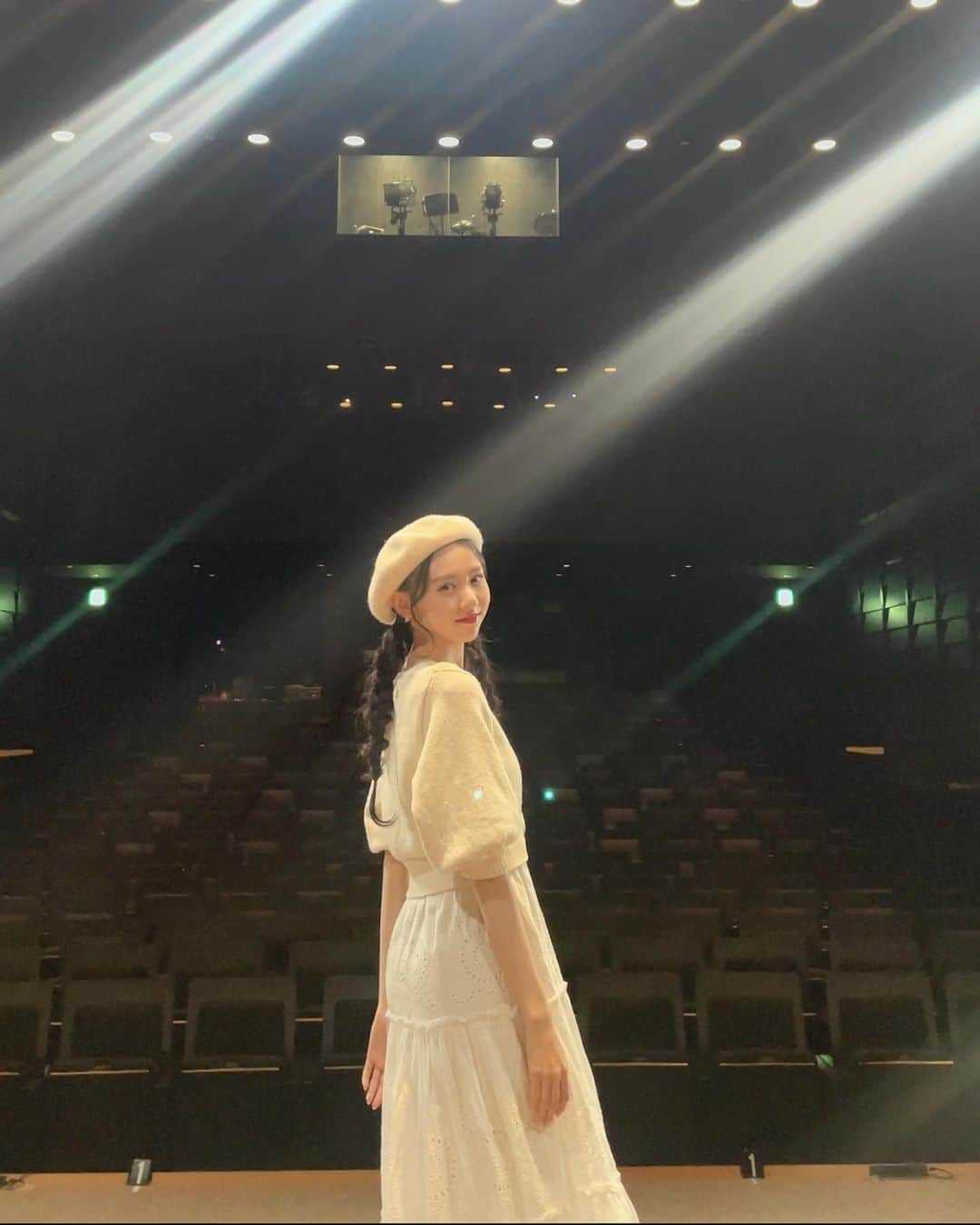 入江美沙希さんのインスタグラム写真 - (入江美沙希Instagram)「「その日、そのステージの上で」 全公演有難うございました！ ⁡ ⁡ ⁡ 沢山悩んで、考えたけど、毎日が充実していて楽しい時間でした！ ⁡ 無事に終われて本当良かった。大切な夏の思い出ができました🍨 ご来場頂いた方々有難うございました！ ⁡ ⁡ ⁡ ⁡ #そのステ#舞台#ワンピース#カーディガン#06년생#06#jk1#jk#ロング#ロングヘア#韓国ヘア#韓国スタイル#巻き髪#巻き髪ヘア#編み込み#三つ編み#ヘアアレンジ#前髪なし#入江美沙希」9月4日 21時49分 - irie_misaki_official