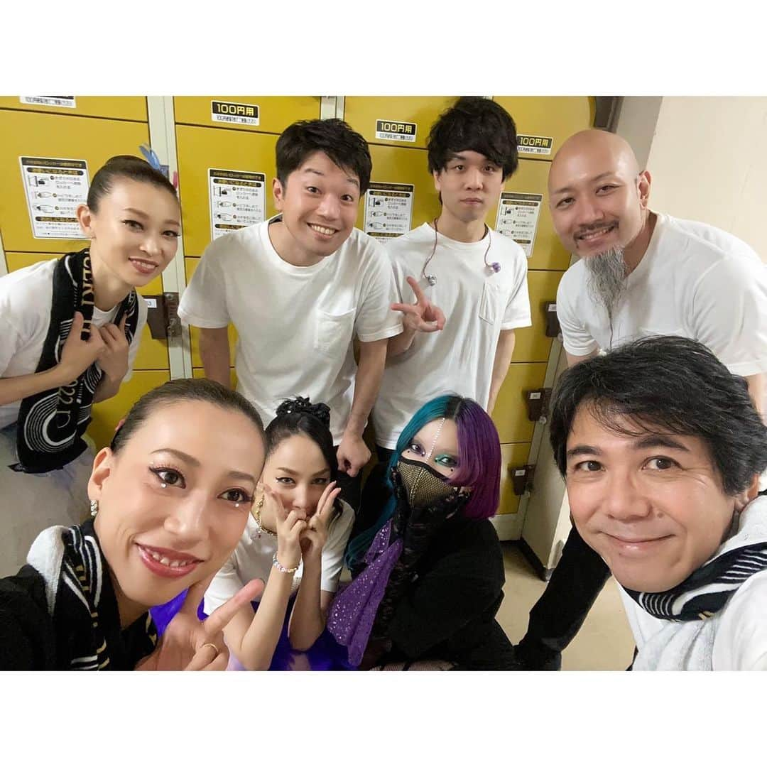 中島美嘉さんのインスタグラム写真 - (中島美嘉Instagram)「. 秋田の皆様！ ありがとう ございました！ 最高の拍手に 感動でした！ また会いたい！  1枚目→#バレエ #ミホ が撮りました  2枚目→#私 #ピアノ#バンマス 風呂上がりみたいに なってます よいライブでしたね〜 という事です  #mikanakashimaconcerttour  #2022 #I #秋田 地方最後でした！ あとは #ファイナル #東京  楽しみましょー！」9月4日 22時46分 - mikanakashima_official