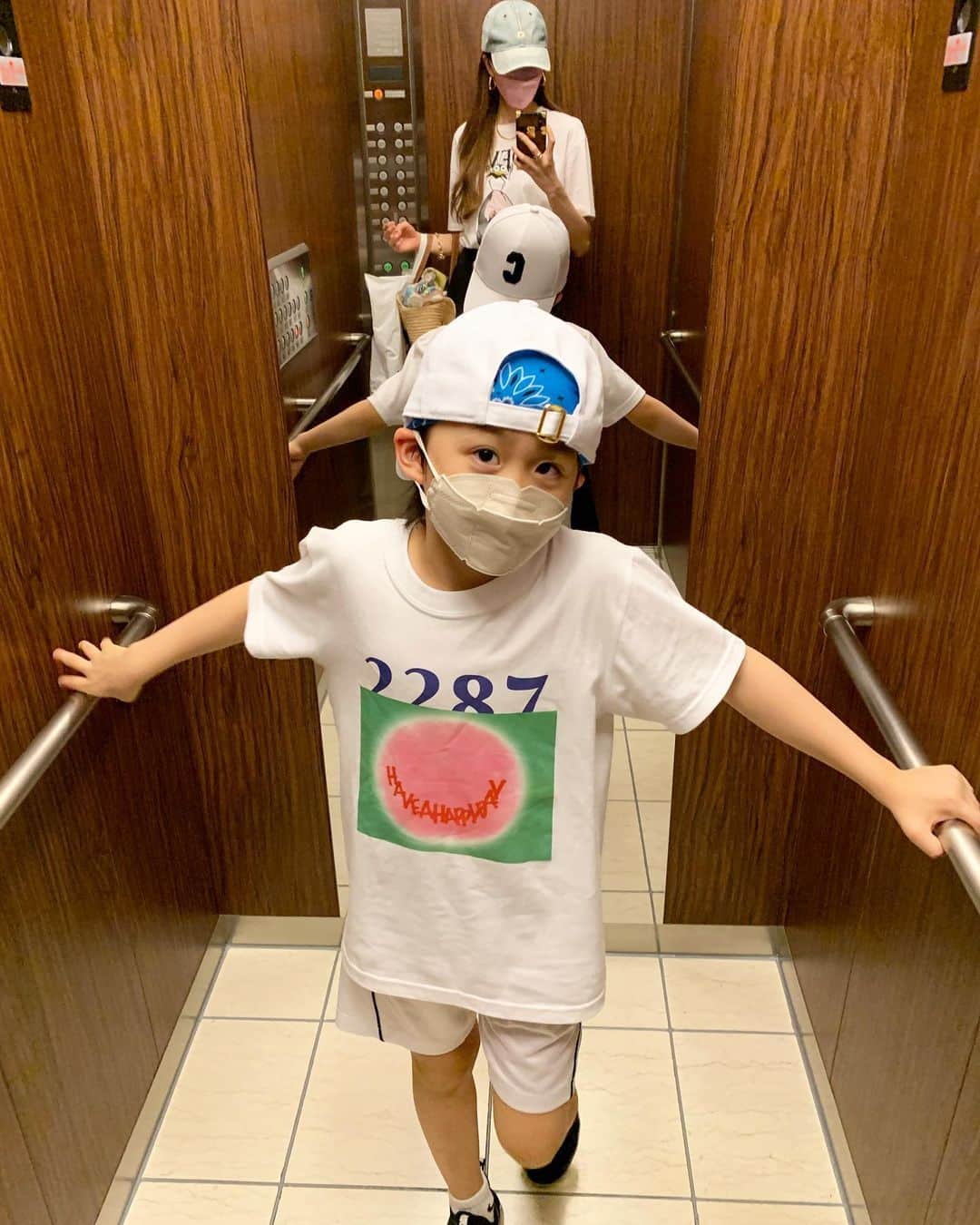 渡香奈さんのインスタグラム写真 - (渡香奈Instagram)「この夏も @nala_jp のスイムパンツが大活躍しました😆👙1枚目の去年買った形は泳ぐ用に、2枚目の今年のワイドパンツは街はもちろんアウトドアにも頼もしい限り💪🏻✨本当履きやすくて、濡れても気にならなくて、形可愛くて最高☀️ 勝浦のウォーターアイランドも息子のダンスの発表会も、週の半分くらいスイムパンツで過ごしてた！w まだ2学期始まったばかりだけど、夏休みが恋しい〜〜😂 #スイムウエア #swim #nala #スイムパンツ #ラッシュガード #チェック水着 #mikomori #勝浦 #ウォーターアイランド #アスレチック #beach #summer」9月5日 1時10分 - kanarina1261