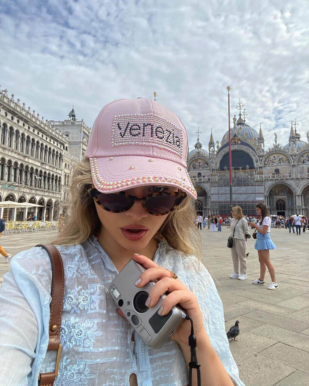 サブリナ・カーペンターさんのインスタグラム写真 - (サブリナ・カーペンターInstagram)「who’s Venice!!!!!!」9月5日 1時19分 - sabrinacarpenter