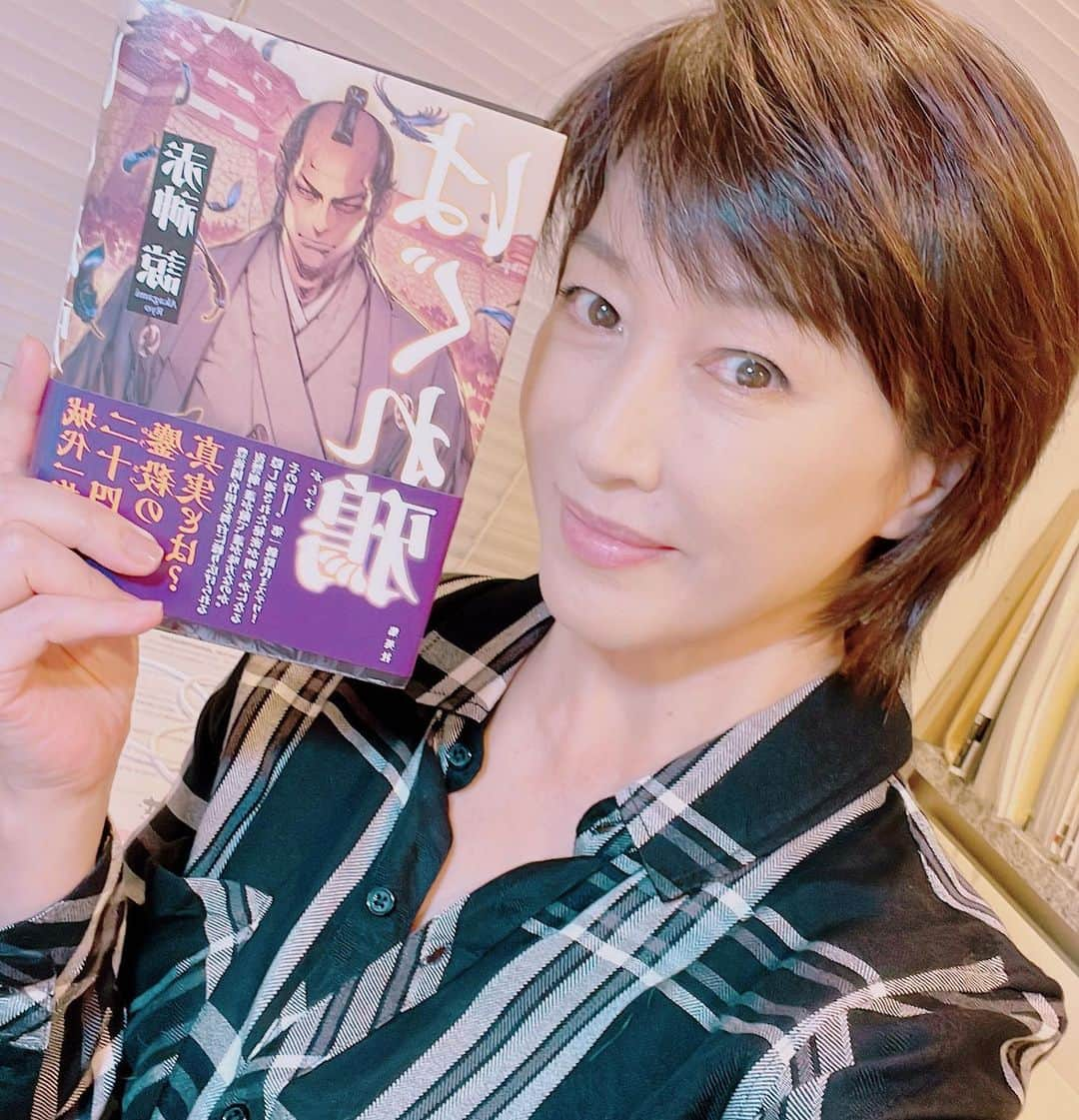 高島礼子さんのインスタグラム写真 - (高島礼子Instagram)「オススメ時代小説 第5弾📖  赤神諒さんの 「空貝」「はぐれ鴉」  伝説的女武将 村上水軍の鶴姫のお話  昔、後藤久美子さんが鶴姫で、姫に従う家臣の役でスペシャルドラマに出演した事ありました。 懐かしいです。  #赤神諒　さん #小説 #読書」9月5日 15時36分 - reico.official