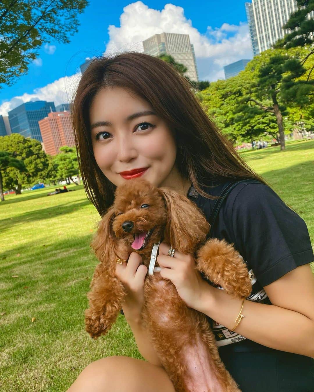 大口智恵美さんのインスタグラム写真 - (大口智恵美Instagram)「1枚目は2人とも同じ顔をしてる写真を選びました🐶 週末は愛犬サービスデイ🤍 滝汗かきながら髪もボサボサになりながら一緒に走りました。 サニーちゃんが楽しそうでそれが一番嬉しいこと🤍  #hello #love」9月5日 16時09分 - chemiiiii