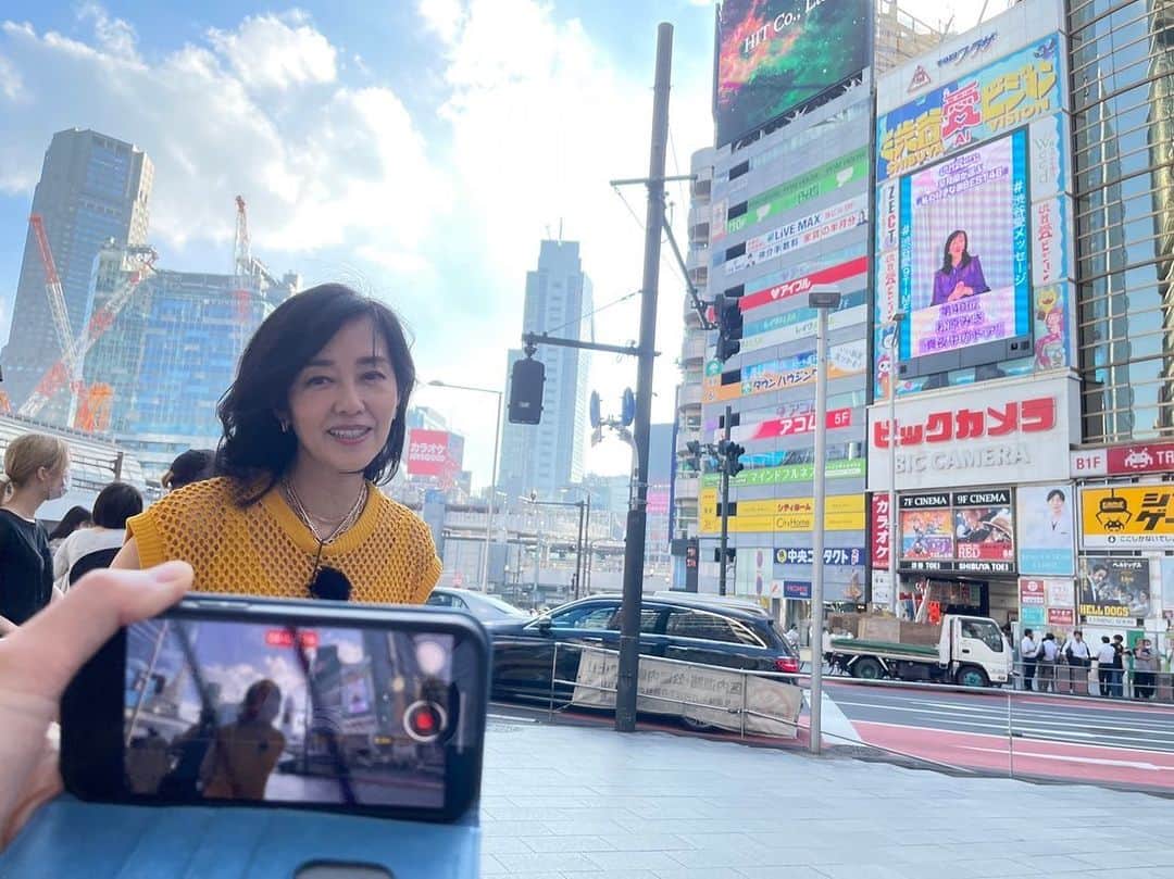 早見優さんのインスタグラム写真 - (早見優Instagram)「あはは。 巨大スクリーンに映ってる  Photo by: Hiro Edward Sato  #渋谷愛ビジョン  #渋谷 #shibuya #40周年記念」9月5日 18時00分 - yuyuhayami