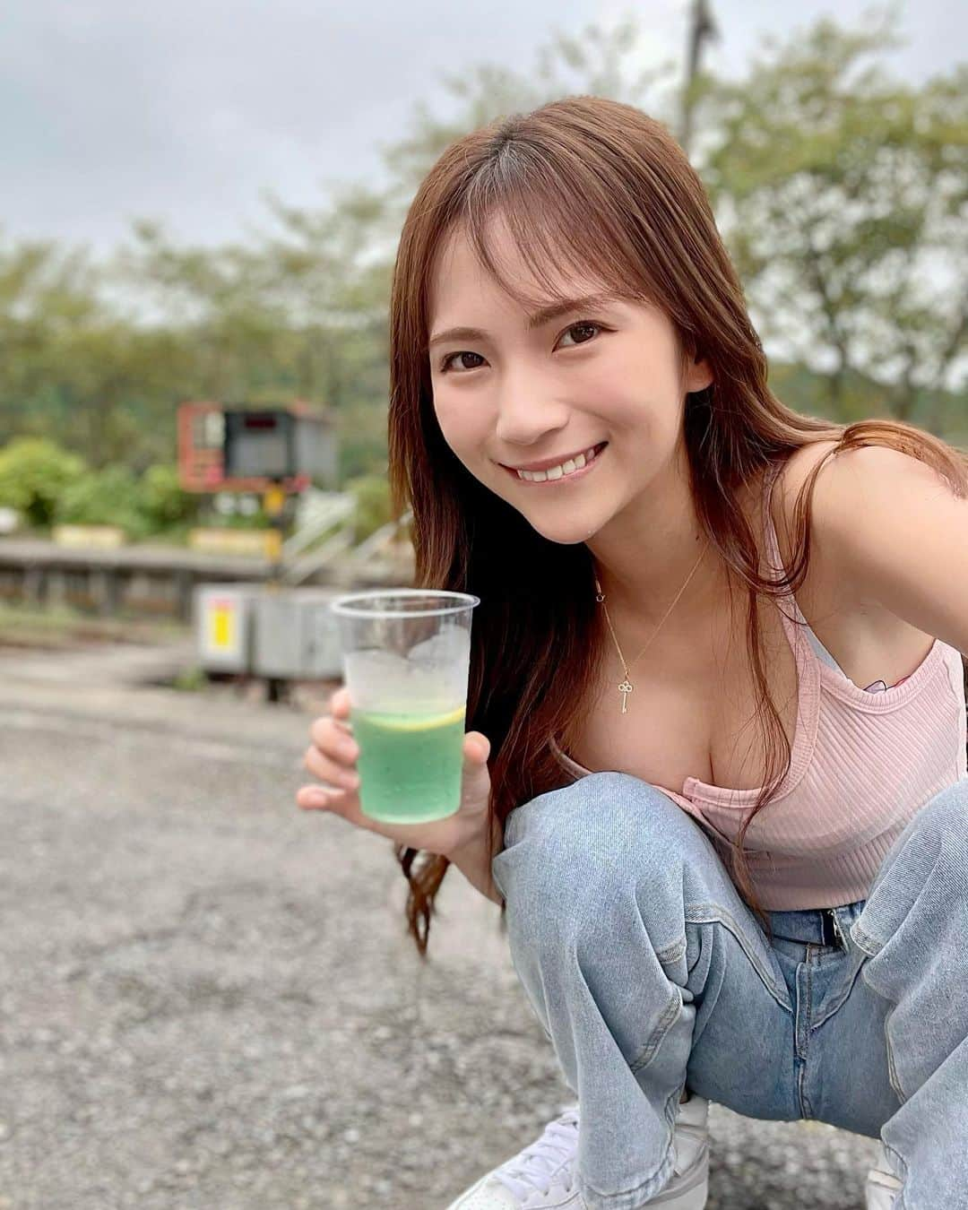 街山みほさんのインスタグラム写真 - (街山みほInstagram)「田舎では素敵な人たちとの出会いがありました🥰 ⁡ サイコー！！ ⁡ いすみ鉄道🚃に、また乗りたいなぁ♪ ⁡ 毎週末はイベントやってるみたい🍻  いすみ鉄道 @isumirail_official   屋台バー @yataibar_kidousya  ⁡ ~~~~~~~~~~~~~~~~~~~~~~~~~~~~~~~~~~~~~~~  ⁡ ⁡ ◉2ndヘアヌード写真集『Eden』 2022/2/25~ 絶賛発売中です💞 ⁡ 大胆で開放的な内容になっています🤭 街山の脱ぎっぷりに驚かないでね..？ ⁡ ＼＼こちらも配信開始／／ 『#Eden オール未公開スペシャルEdition』 vol.1、vol.2、vol.3、vol.4  ハイライト『Eden』から飛べます♪ ⁡ 街山のグラビアがお好きな方は是非🤭✨ ⁡ ⁡ Photobook released 💞 Check out the highlight "Eden" ♪ ⁡ 寫真集發售💞看亮點“Eden“ ⁡ ⁡ ⁡ ＼＼発売中／／ ⁡ ◉2ndヘアヌード写真集『Eden』 ◉1stヘアヌード写真集『Scarlet』 ⁡ デジタル写真集 ◆「深窓」 ◆「秘宿」 ◆「潮騒」 ◆「秘宿／潮騒」１２０カット完全版 ◆「スペシャルEdition vol.１」 ◆「Scarlet スペシャルEdition vol.２」 ◆「Scarlet Max Edition １５０ページ完全版」 ⁡ ⁡  #街山みほ #写真 集『Eden』絶賛発売中です💓 7/1〜 #映画 『#ヘタな二人の恋の話 』U-NEXTにて配信中🎬 #女優 として、初の演技、初の主演を務めました！精一杯、頑張りましたので観てください✨#モデル #撮影 #美女 #美人 #可愛い女の子 #綺麗なお姉さん #ファッション #メイク #美肌 #美容 #美ボディ #美脚 #美尻 #水着 #japan #girl #beautiful #model #cute #可爱 #性感 #美丽 #真好 #攝影」9月5日 18時36分 - machiyamamiho